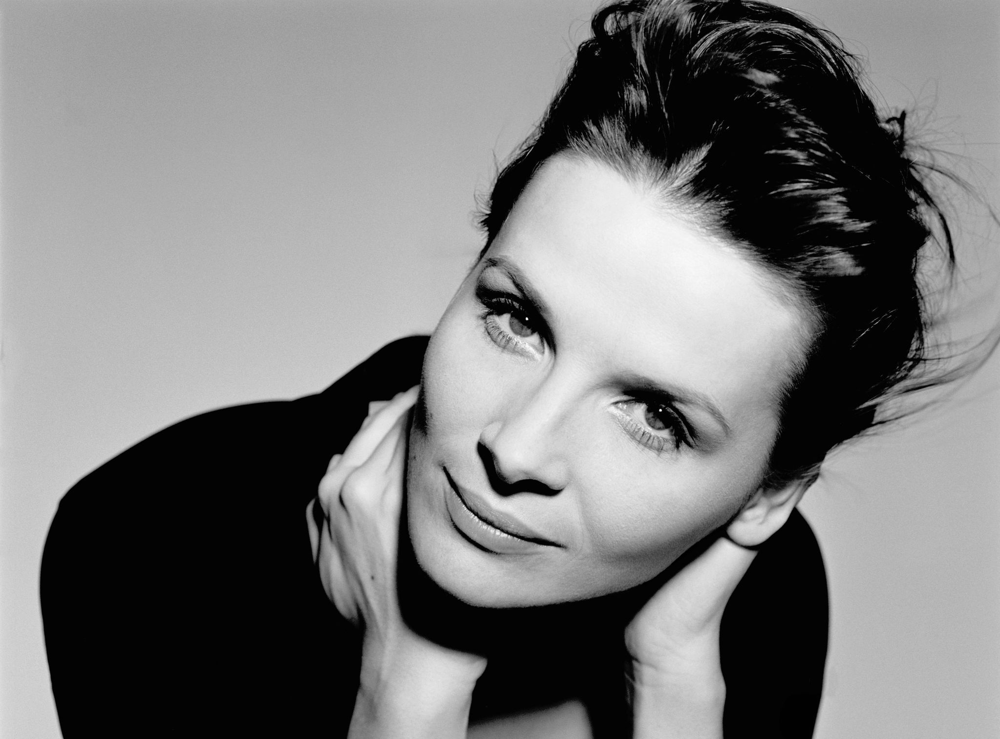 2047x1512 Free Juliette Binoche 4K Wallpaper & Desktop HD Background for PC