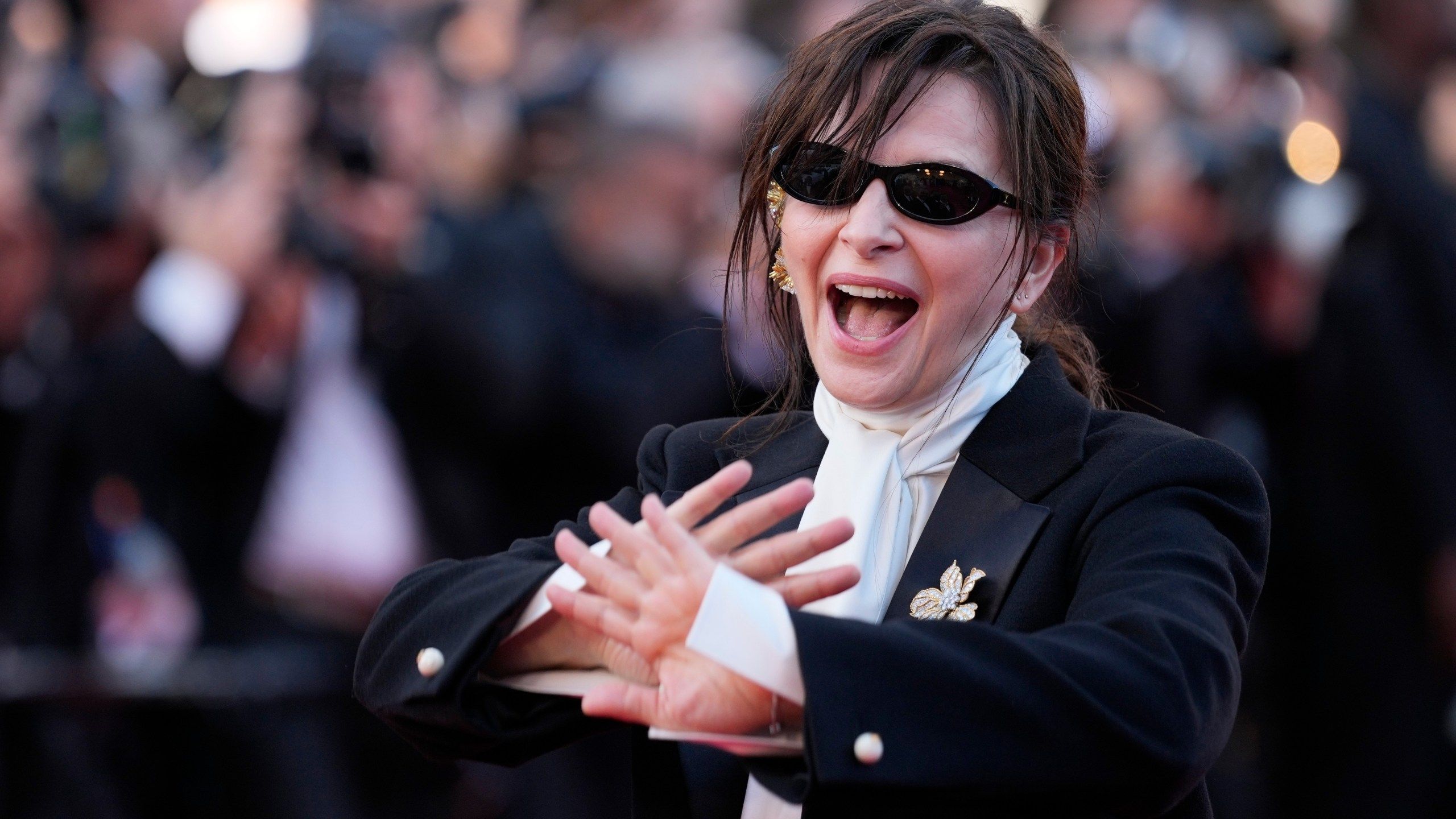 2560x1440 Czech film fest in Karlovy Vary honors Dustin Hoffman and Juliette Binoche