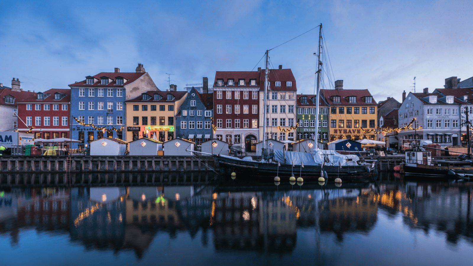 1600x900 Nyhavn. Iconic site in Copenhagen