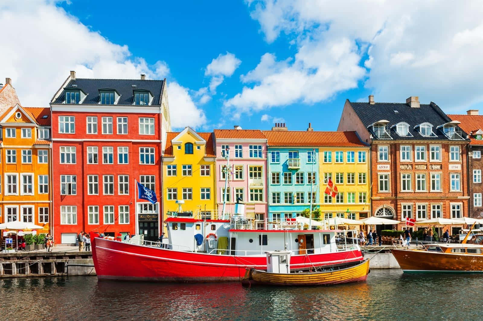 1600x1065 Download Nyhavn Pier Vibrant Destination 2017 Wallpaper