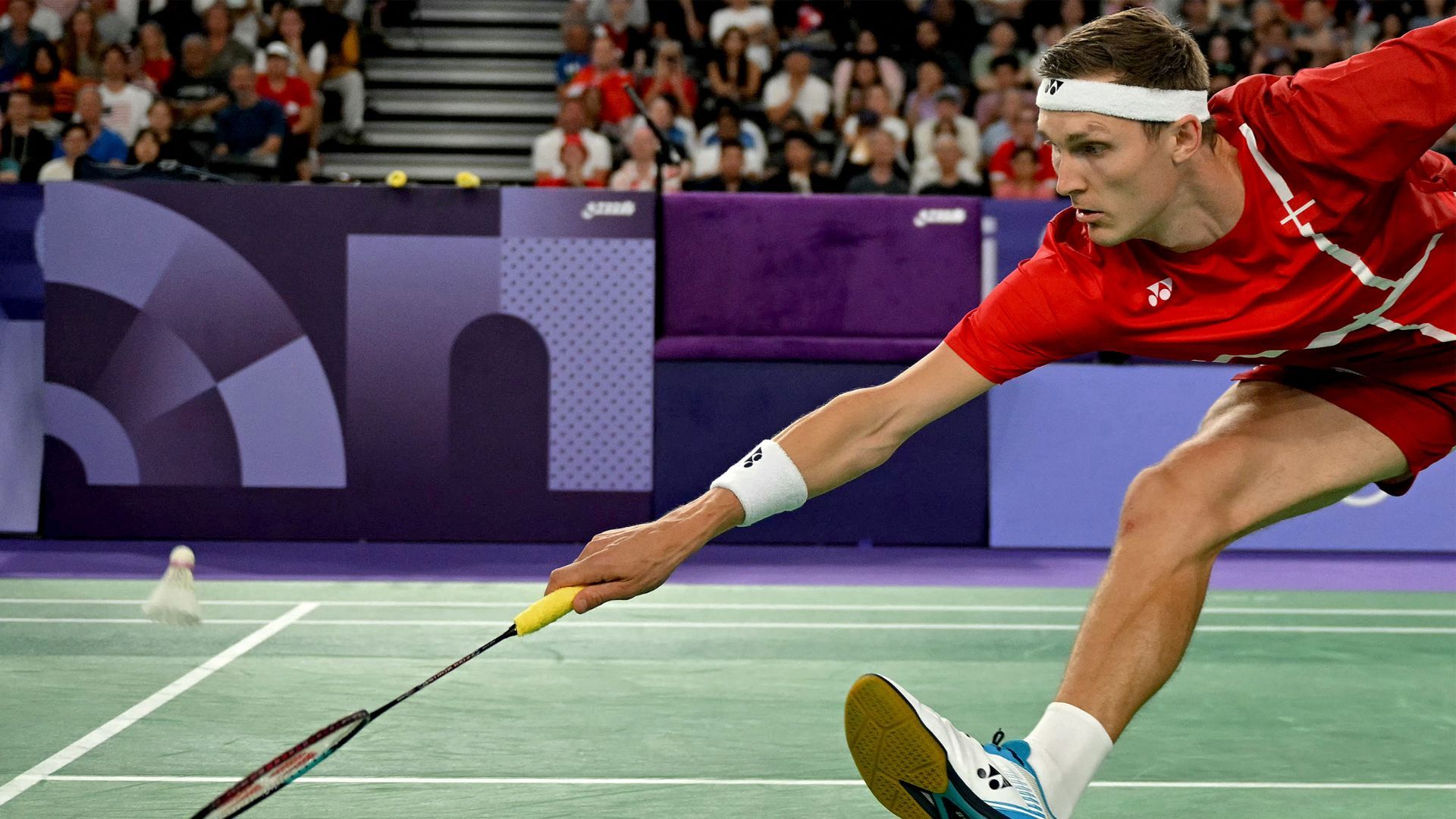 1920x1080 Viktor Axelsen defends men's singles badminton title to win gold