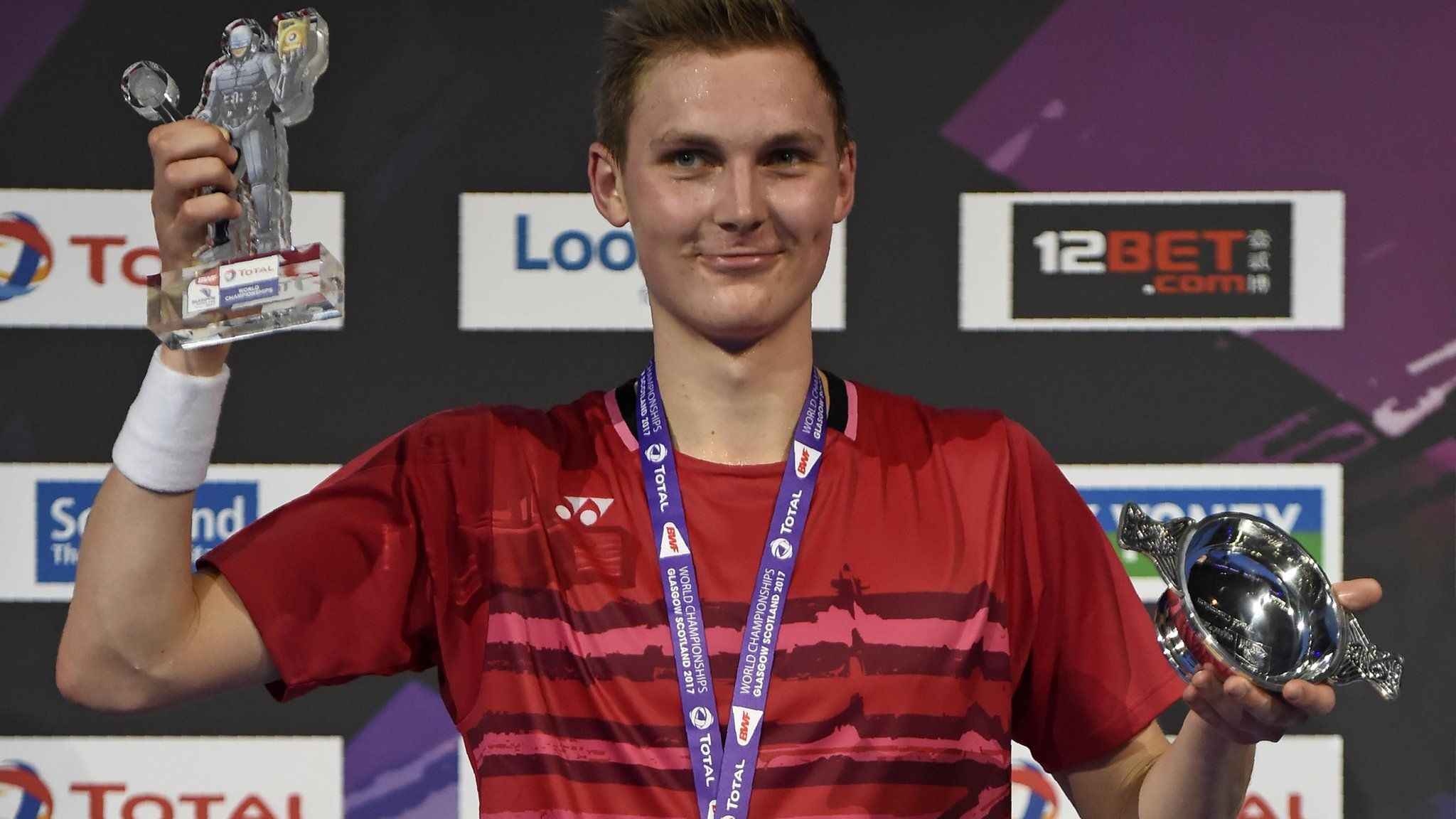 2048x1152 Badminton World Championships: Viktor Axelsen beats Lin Dan to win singles gold