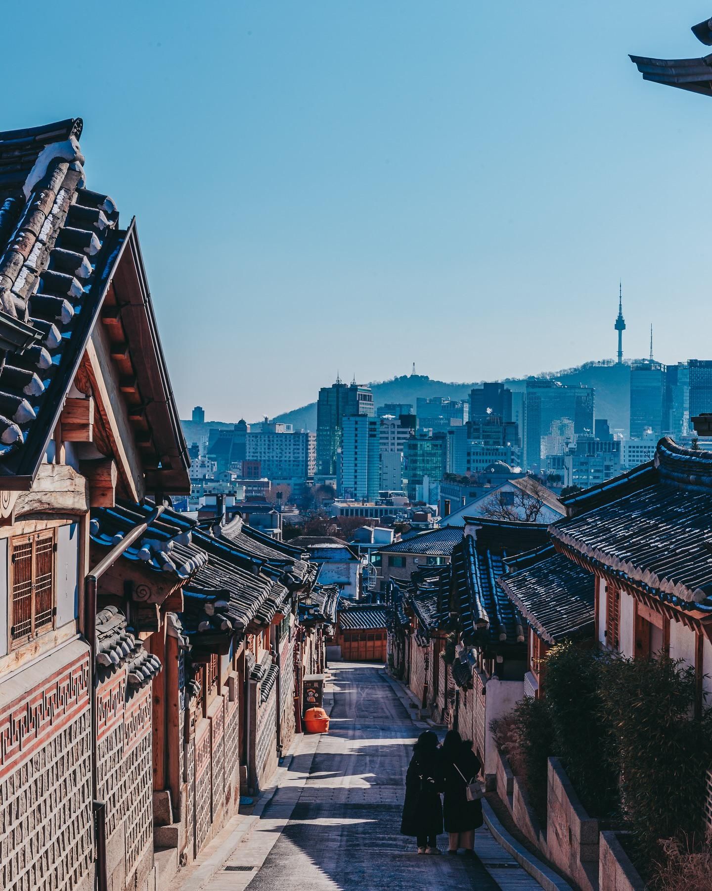 1440x1800 Nearly empty street in Bukchon Hanok Village, Jongno District, Seoul [1440×1800]