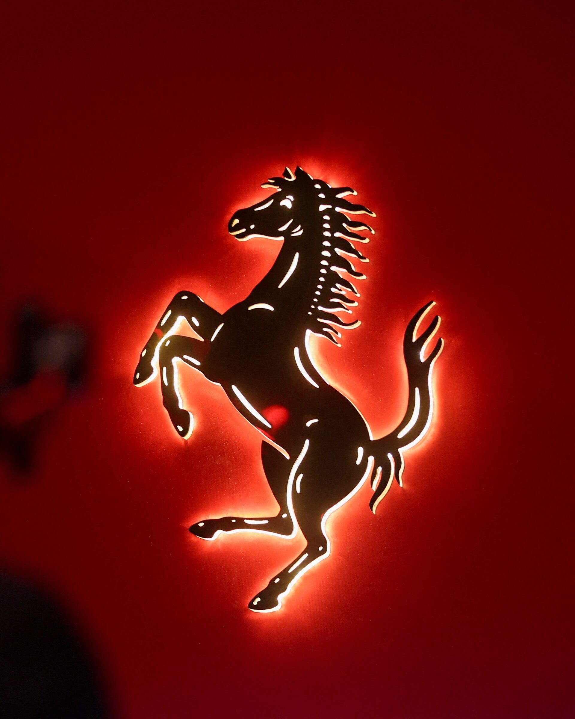 1920x2400 Ferrari appeals to traditionalists with new V12 manual gearbox limited edition