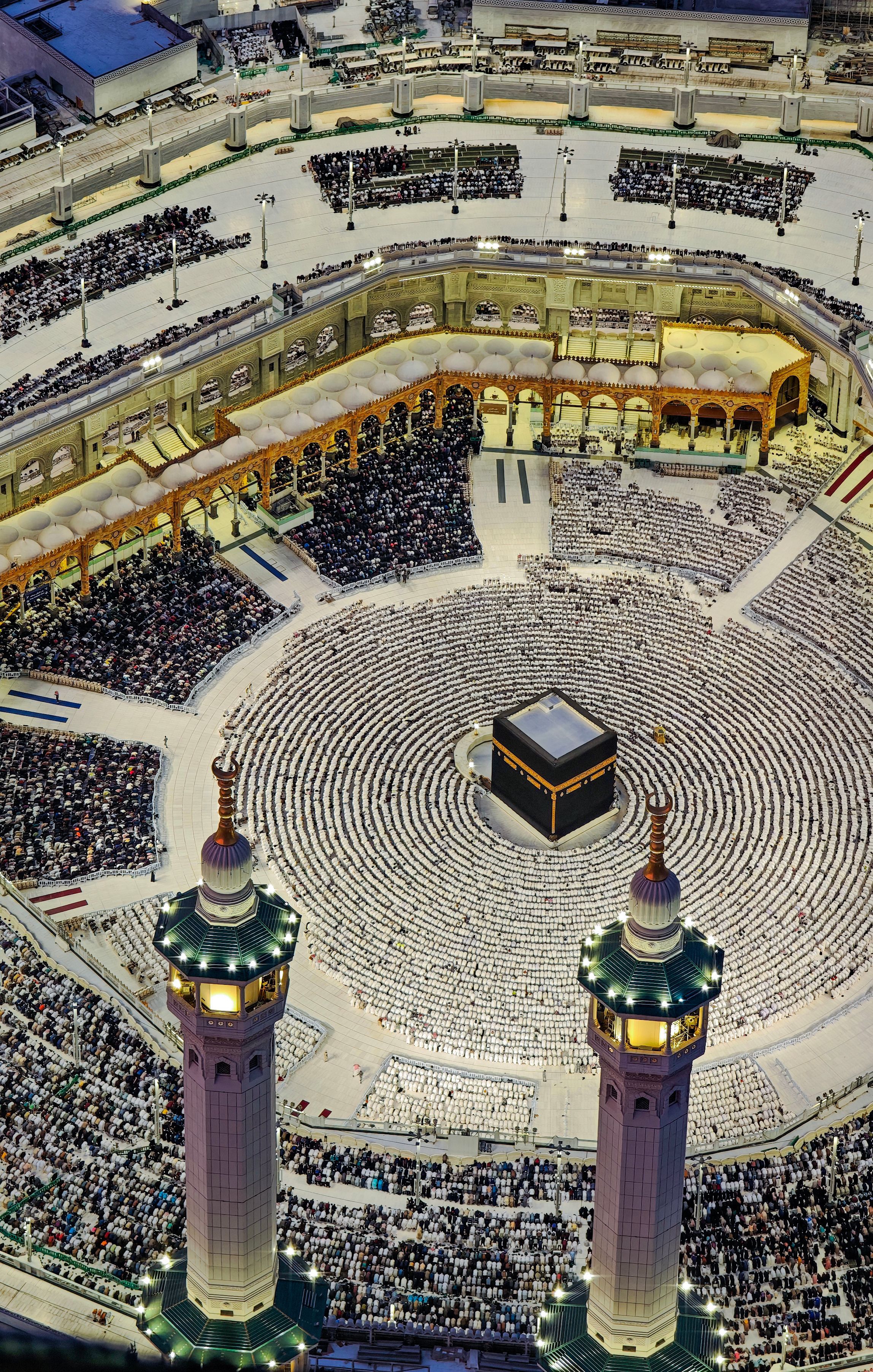 2296x3608 Aerial View of The Kaaba in Mecca · Free