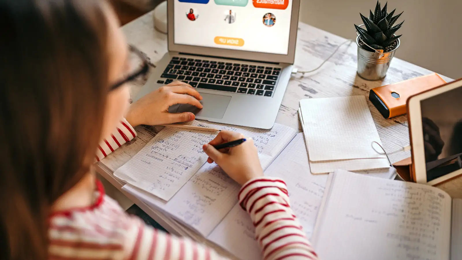 1600x900 Is Online School Better Than In Person School? 8 Key Reasons To Consider