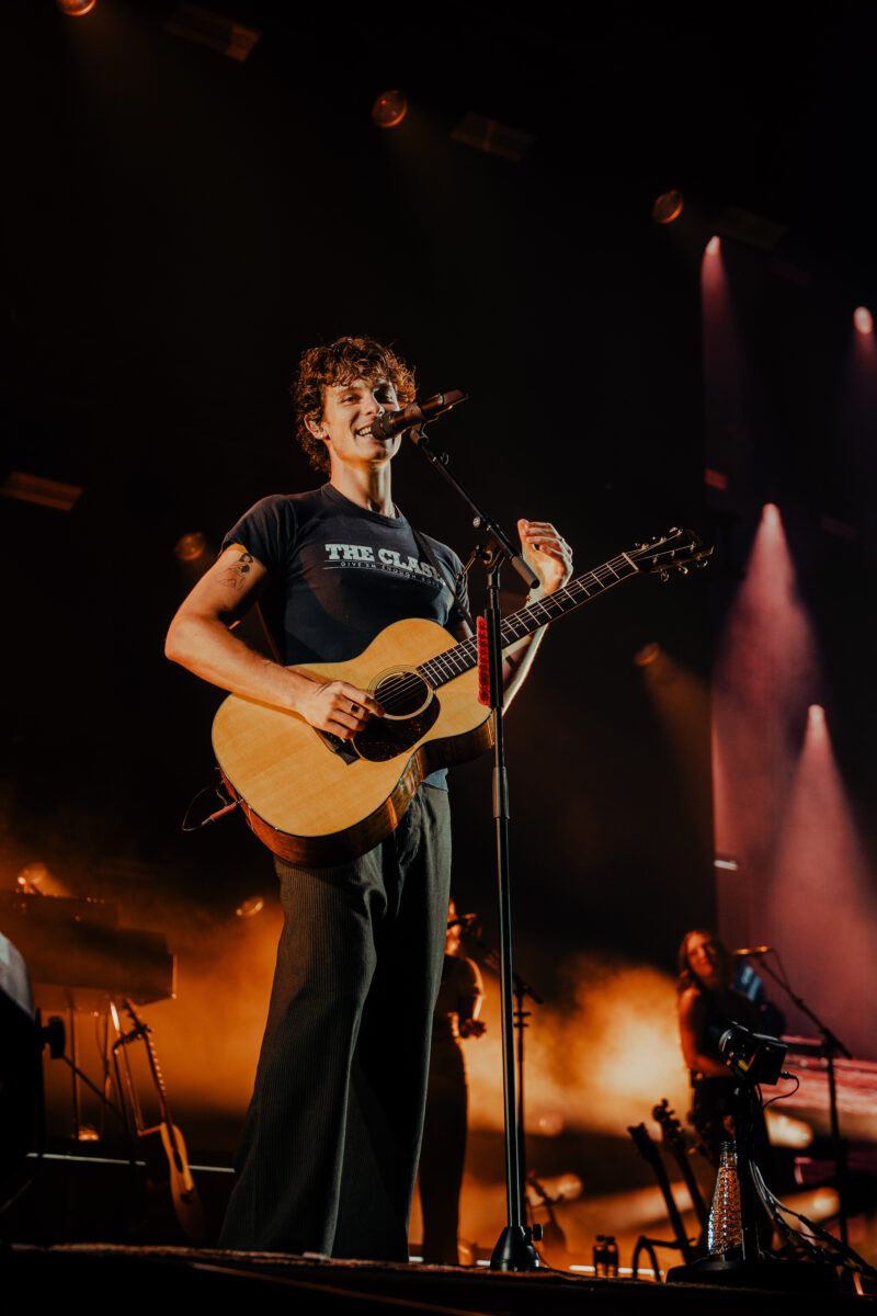 800x1200 Shawn Mendes At London's O2 Arena: Review