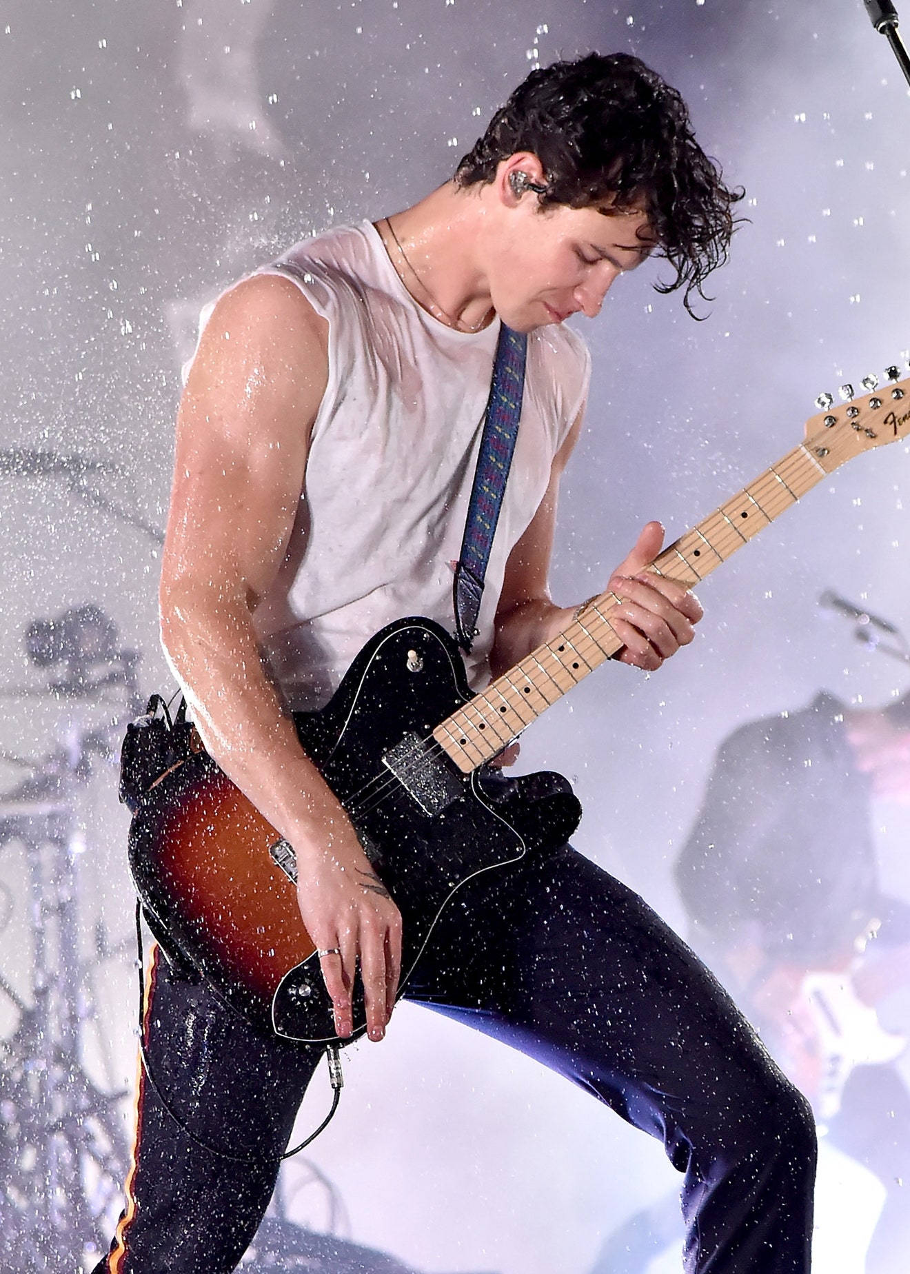 1320x1848 Download Shawn Mendes VMAs 2018 Performance Wallpaper