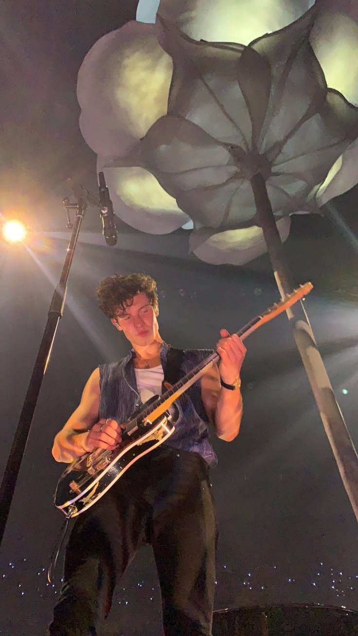 736x1308 Shawn mendes aesthetic picture. Shawn mendes aesthetic wallpaper, Shawn mendes phone wallpaper, Shawn mendes the