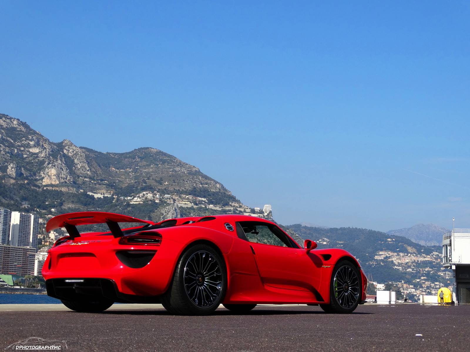 1600x1200 Stunning Red Porsche 918 Spyder Photohoot in Monaco!