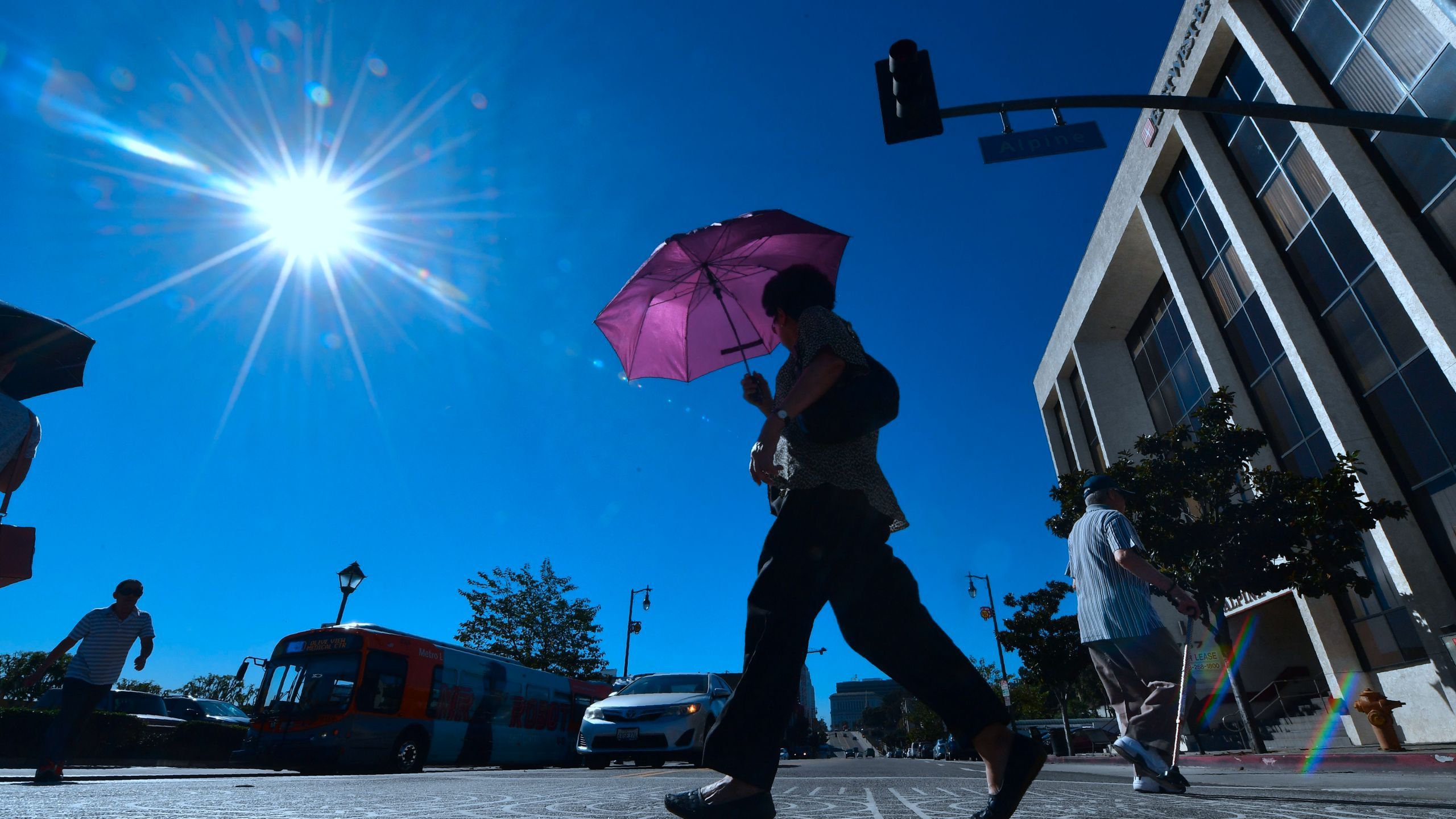 2560x1440 Warm weather to give way to rain, snow across parched California this weekend