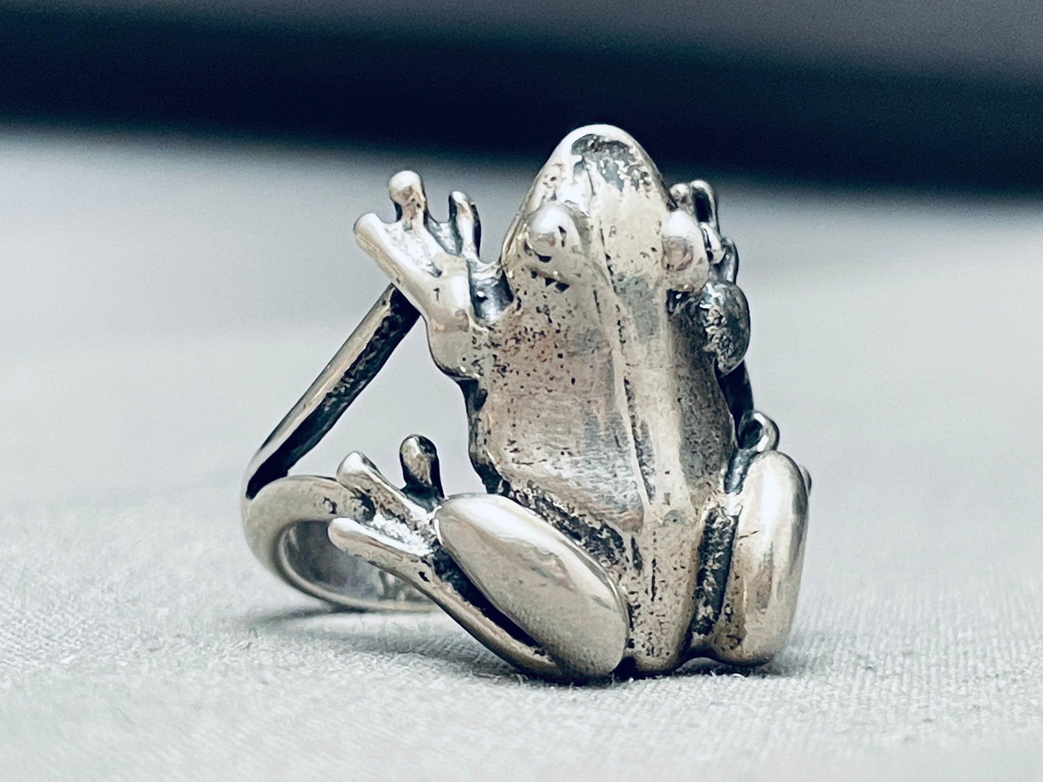 2048x1536 Detailed Vintage Southwest Frog Sterling Silver Ring