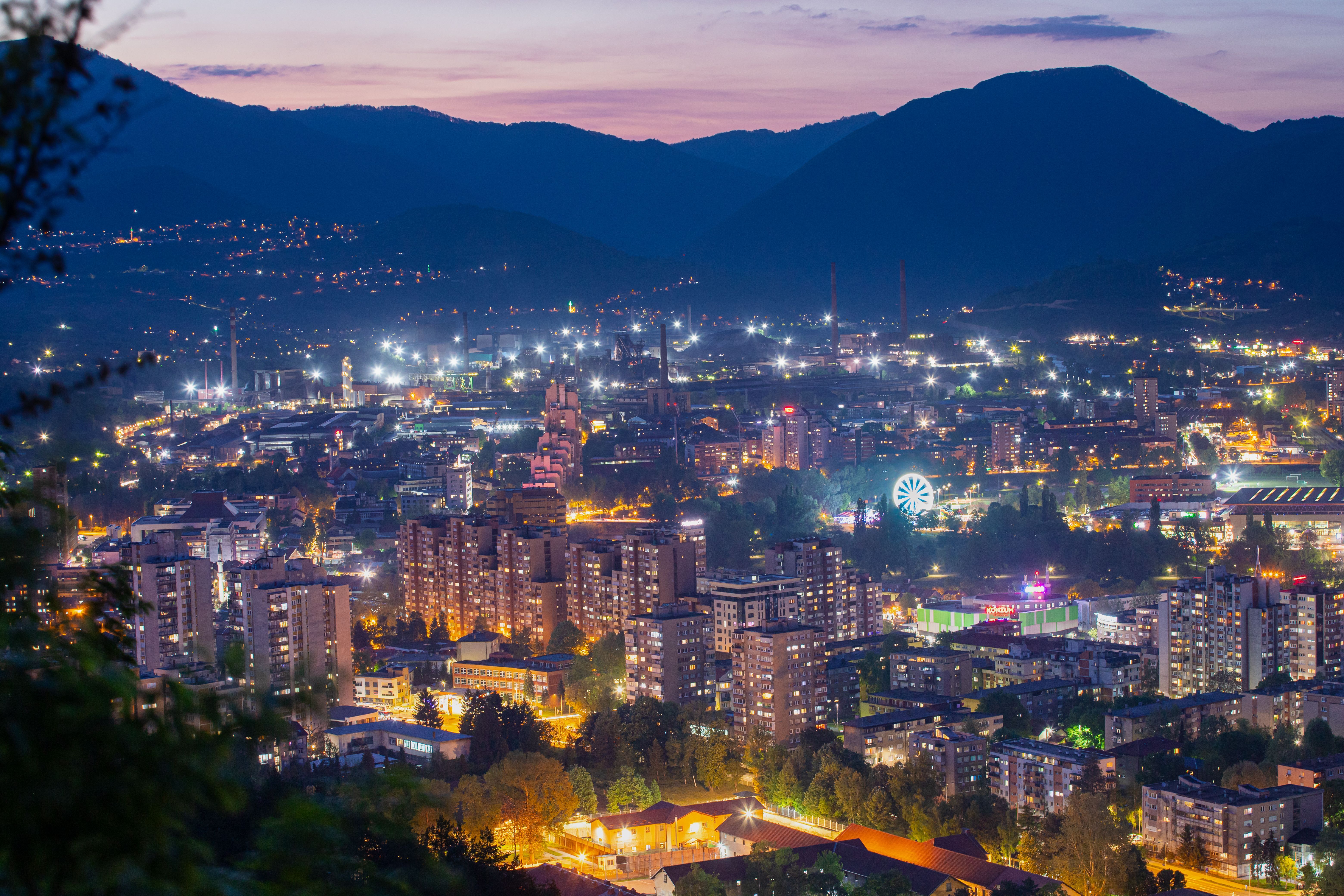 6240x4160 Stunning Night View of Illuminated Cityscape · Free
