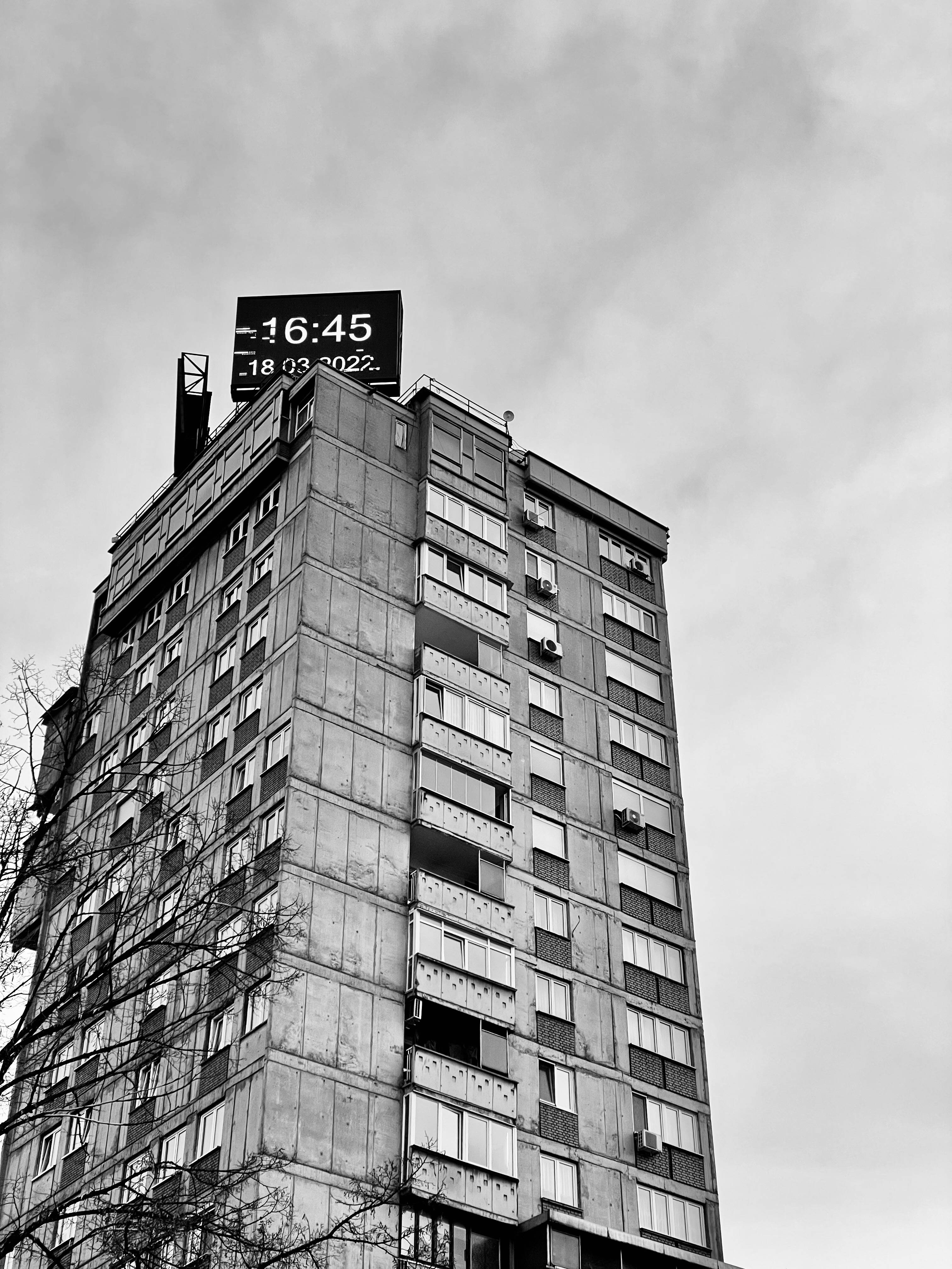 3024x4032 Bosnienund Herzegowina Gebäude in Zenica Wallpaper herunterladen