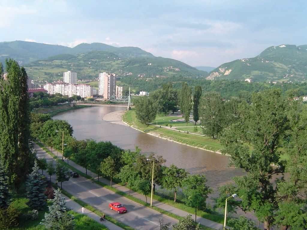 1024x768 Zenica. Зеница Thread