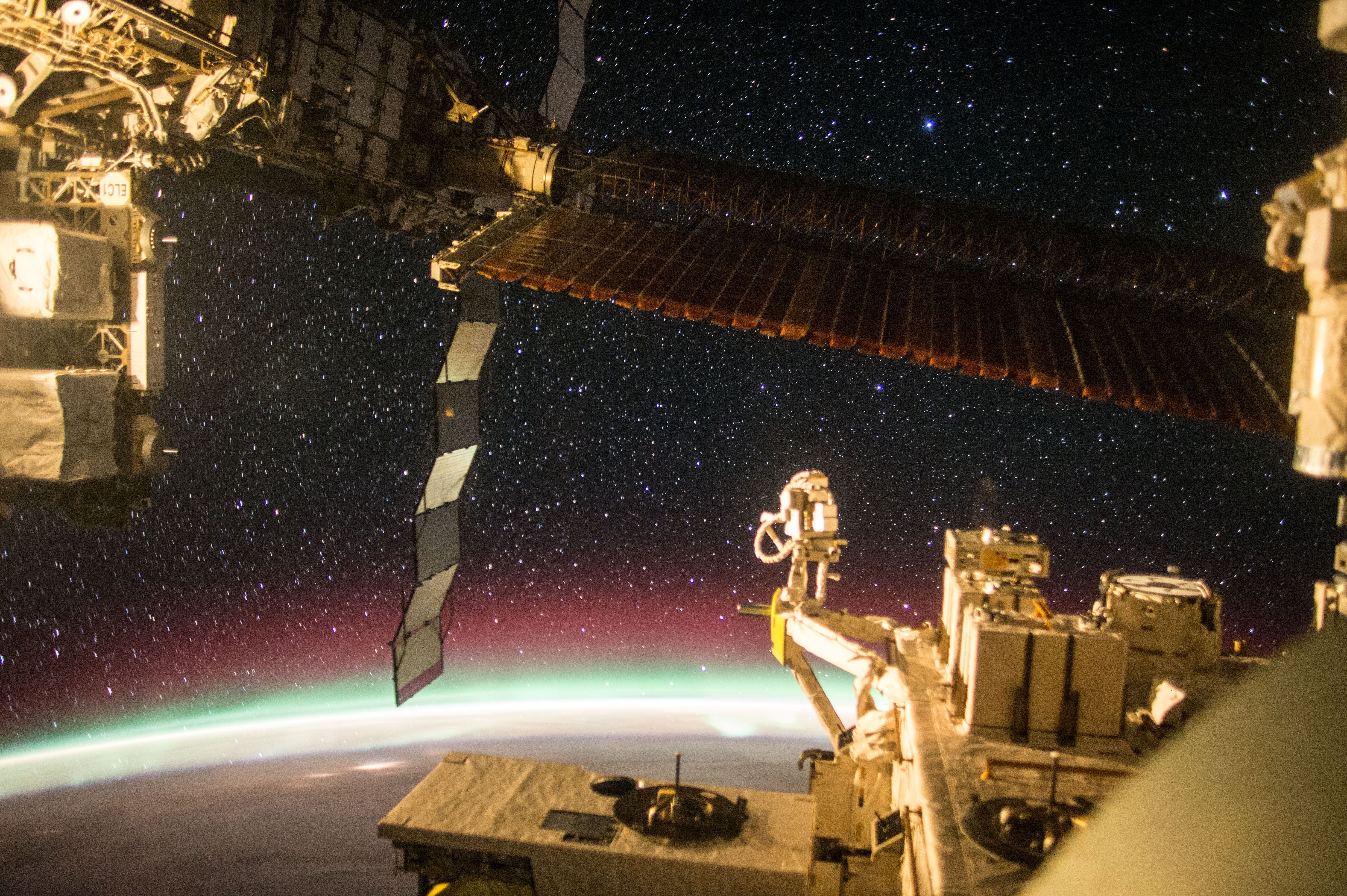 4928x3280 ISS 45 Aurora And Stars From The Space Station's JEM