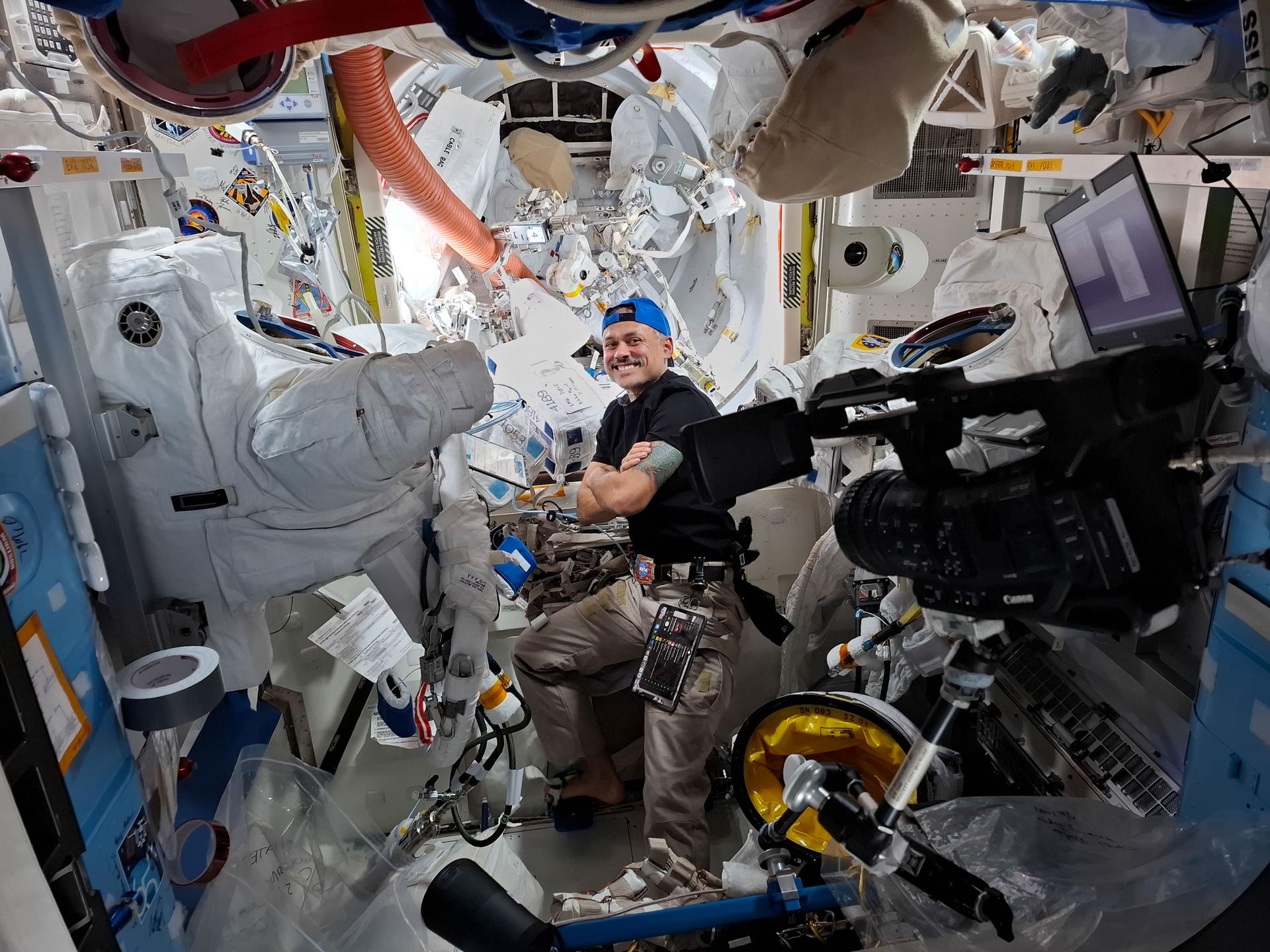 1920x1440 International Space Station
