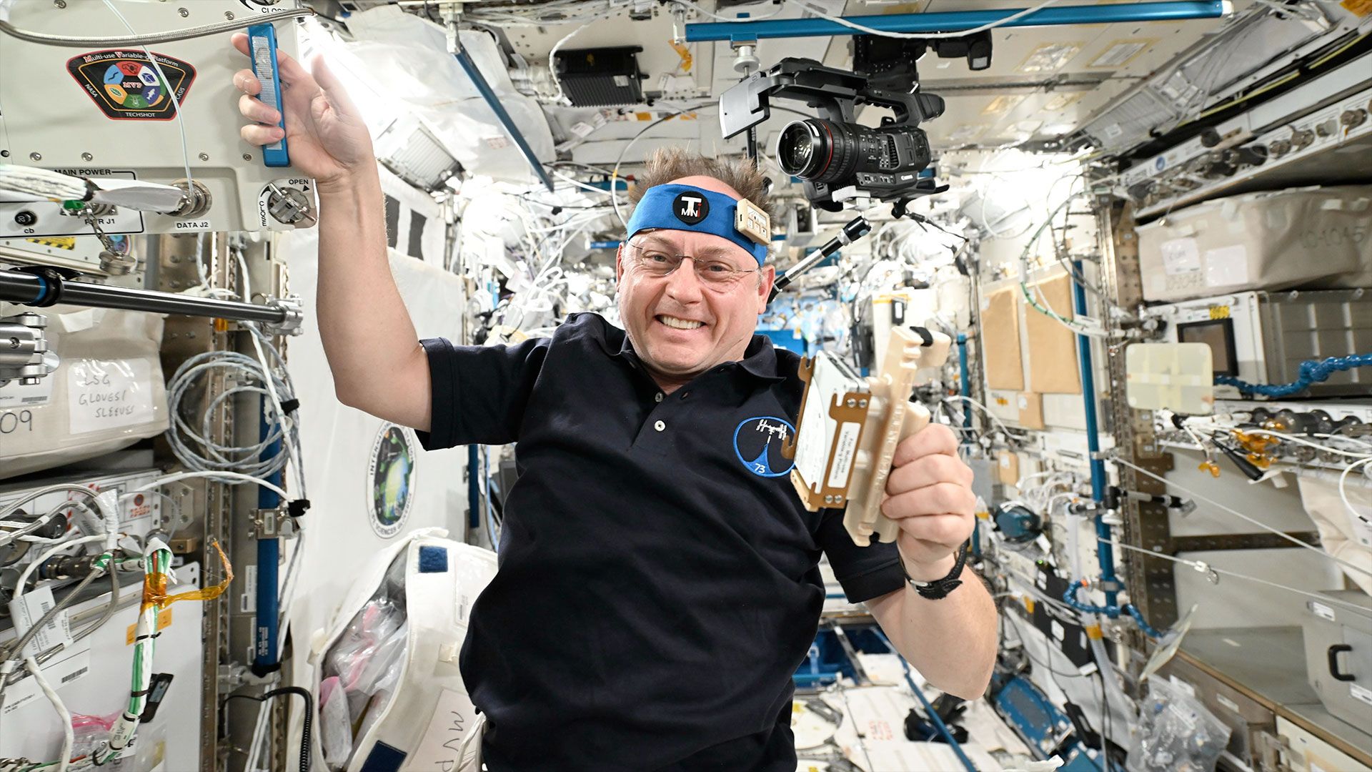 1920x1080 Astronaut trades meditation for starry sky views in orbit. On the International Space Station Aug. 11- 2025