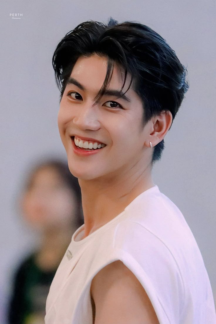 736x1104 Mhok last twilight. Jimmy sea wallpaper, Sea tawinan wallpaper, Gmmtv actors boy