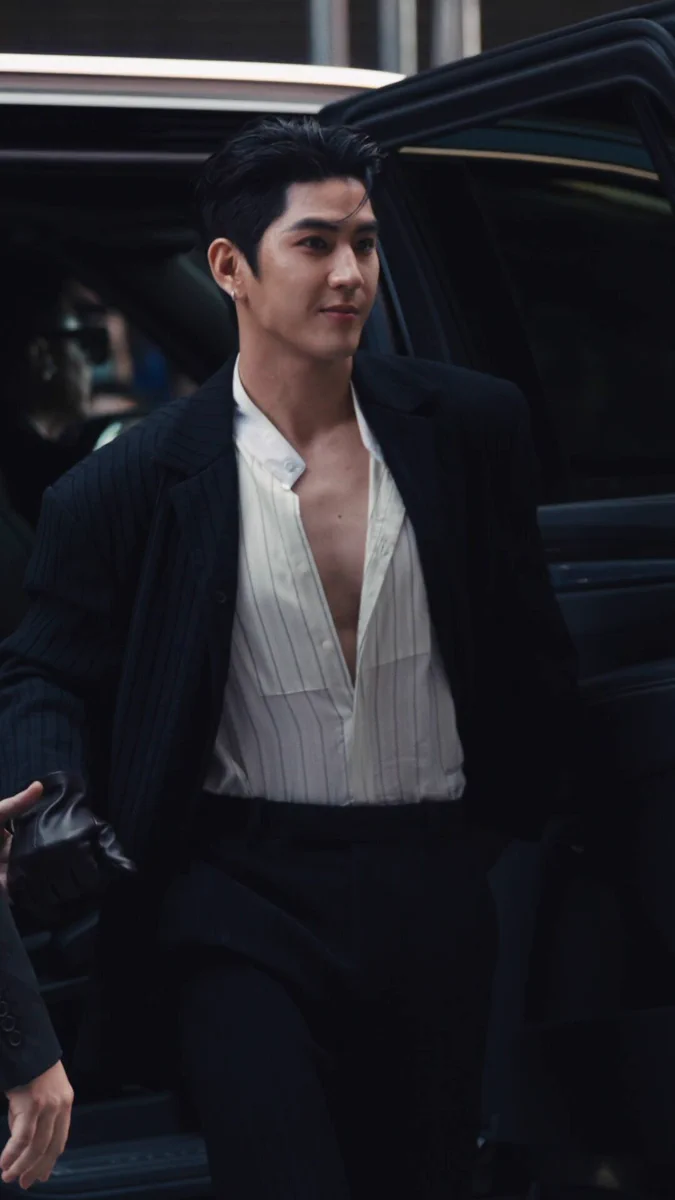 675x1200 Sea Tawinan has arrived., seen at the Calvin Klein Collection Spring 2027 runway show by Veronica Leoni., Terminal Warehouse, New York City