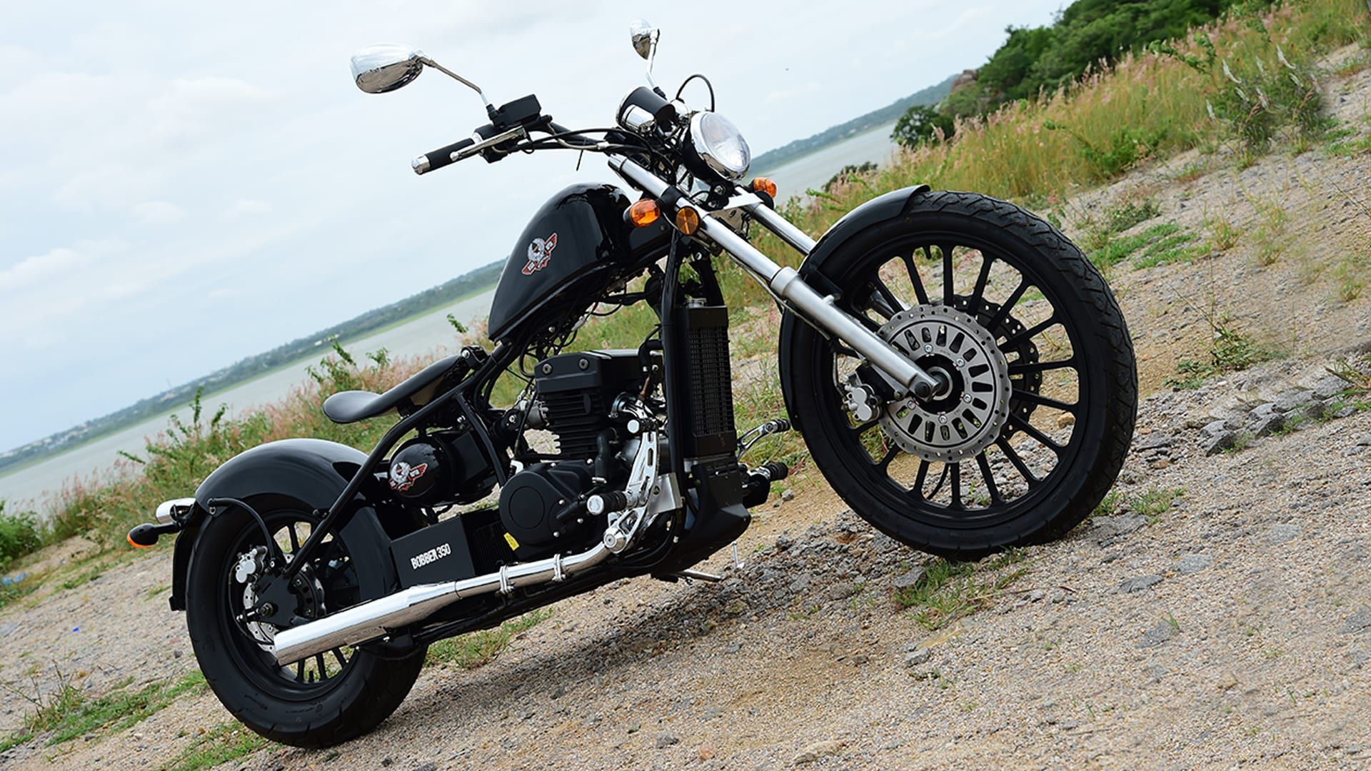 1920x1080 Regal Raptor Bobber 2015 STD Compare Bike Photo
