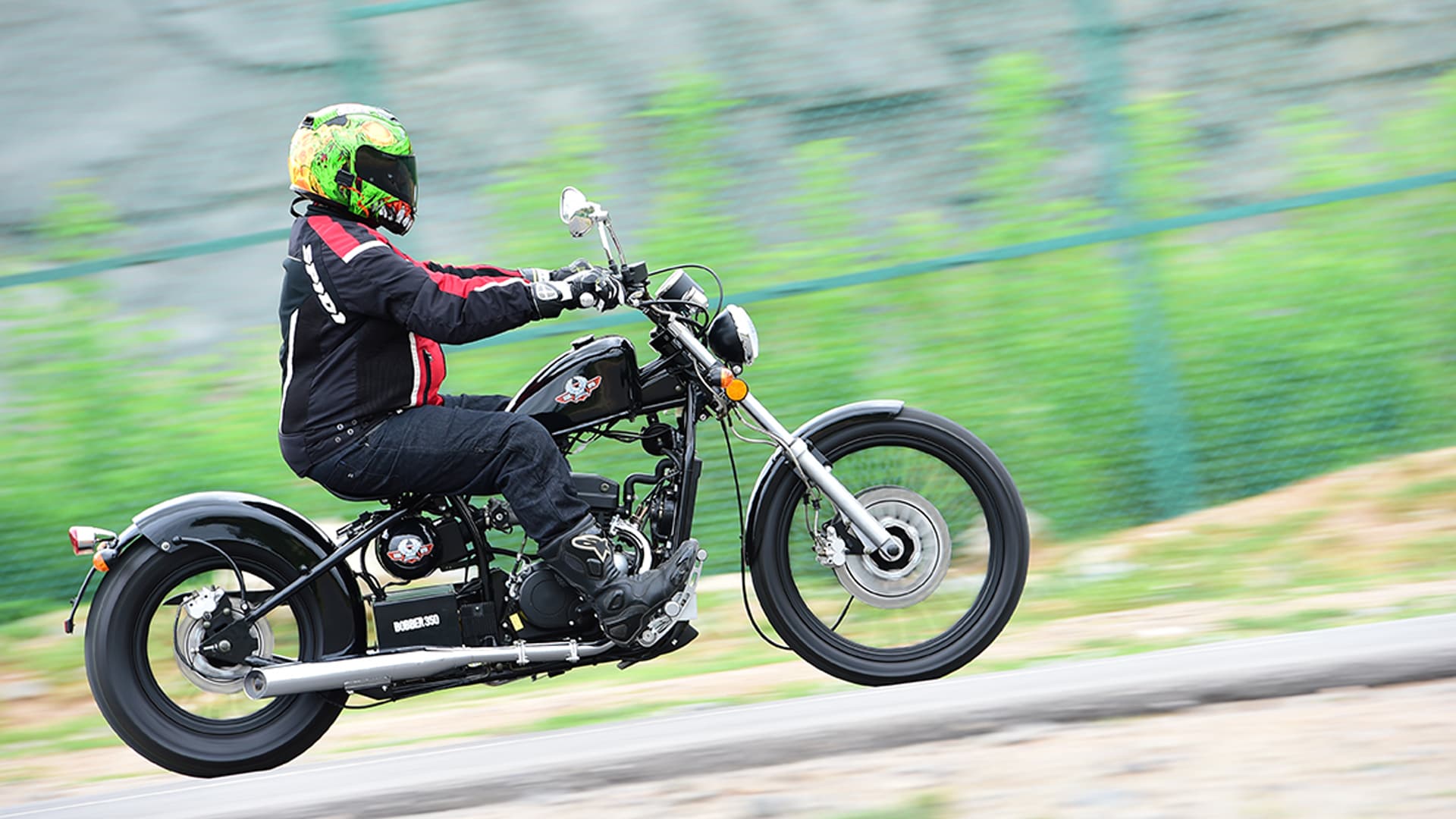 1920x1080 Regal Raptor Bobber 2015 STD Bike Photo