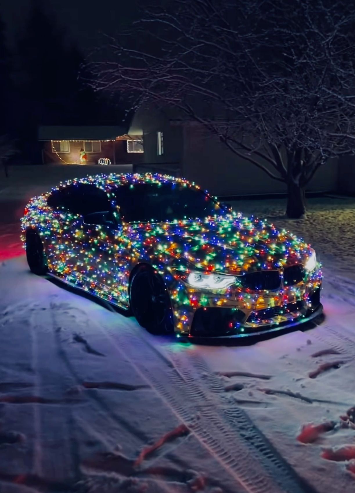 1223x1696 BMW M4 in Christmas lights