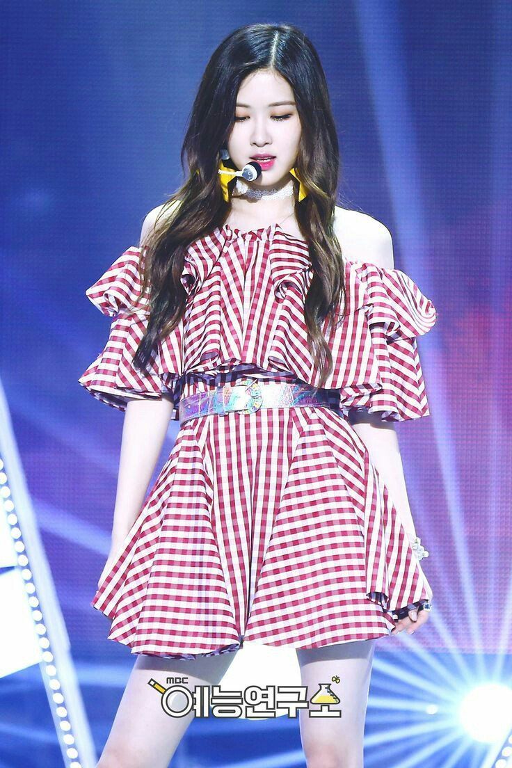 736x1104 Rosé Blackpink Wallpaper
