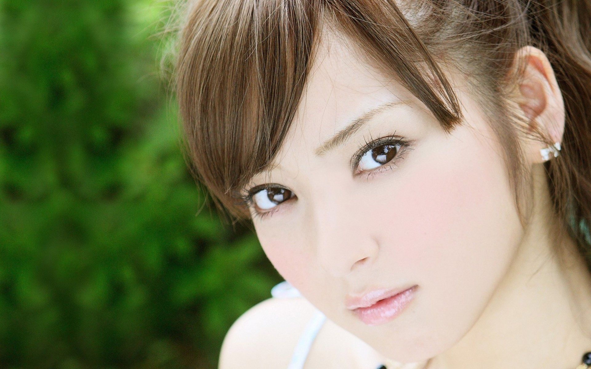 1920x1200 Stunning HD Portrait of Celebrity Nozomi Sasaki Wallpaperx1600
