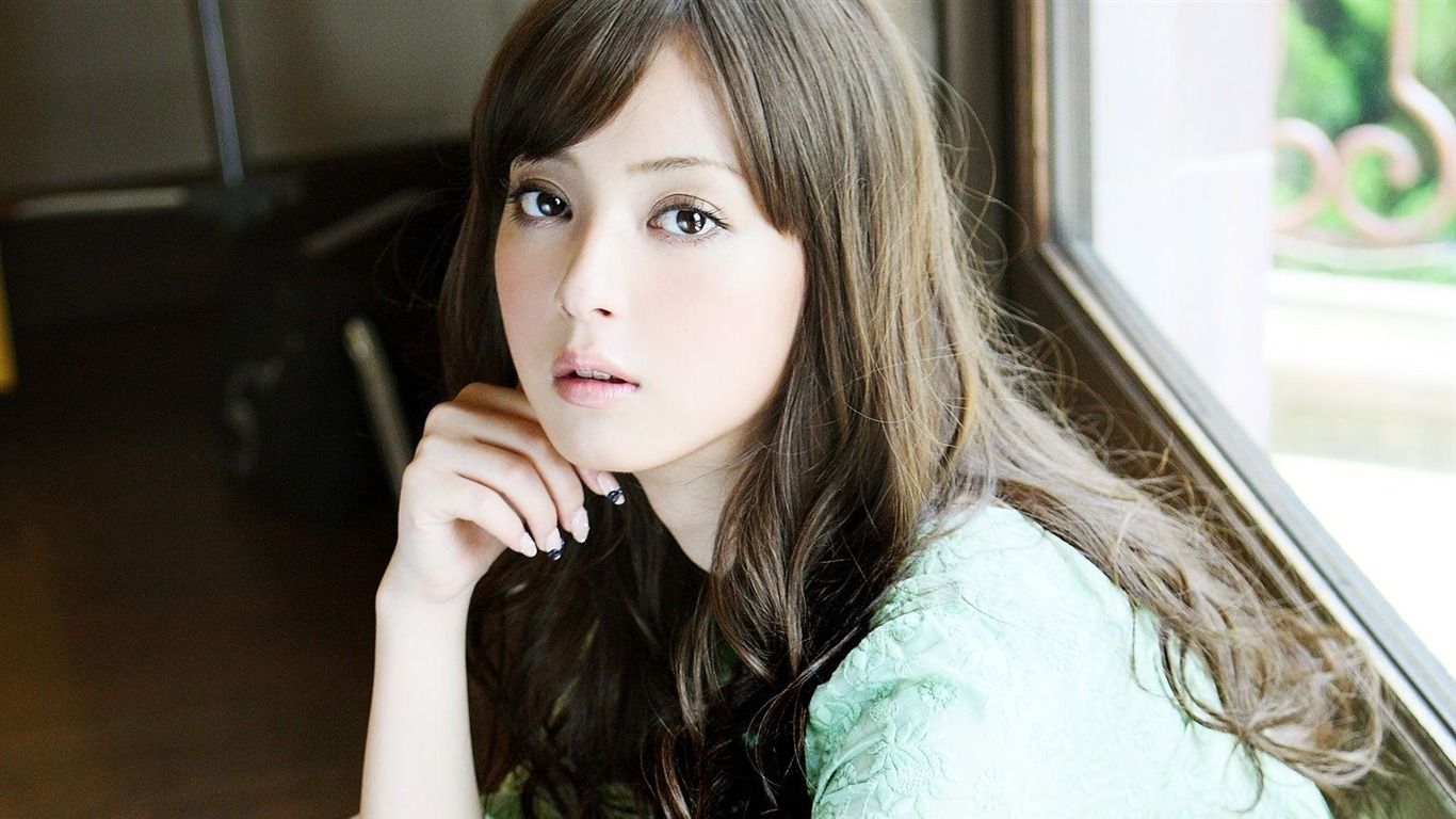 1366x768 Nozomi Sasaki, modelo de belleza japonesa 08