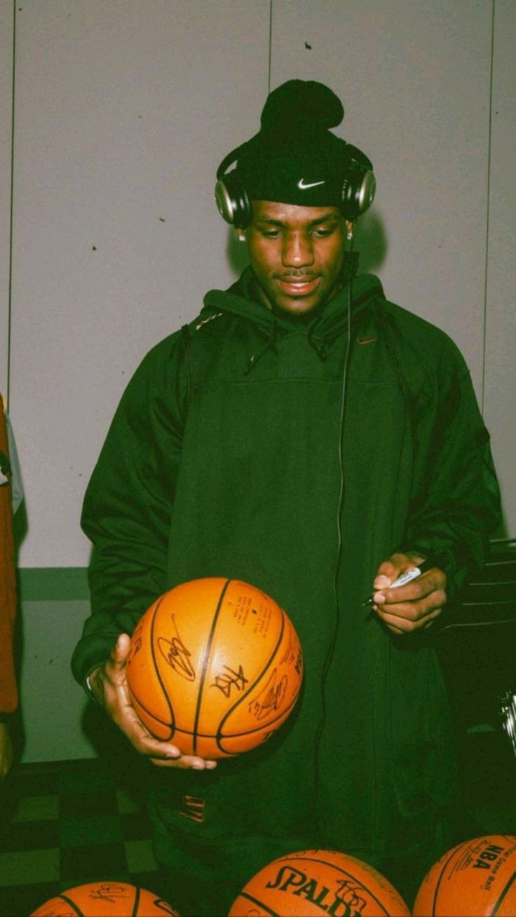 736x1308 rare lebron photo