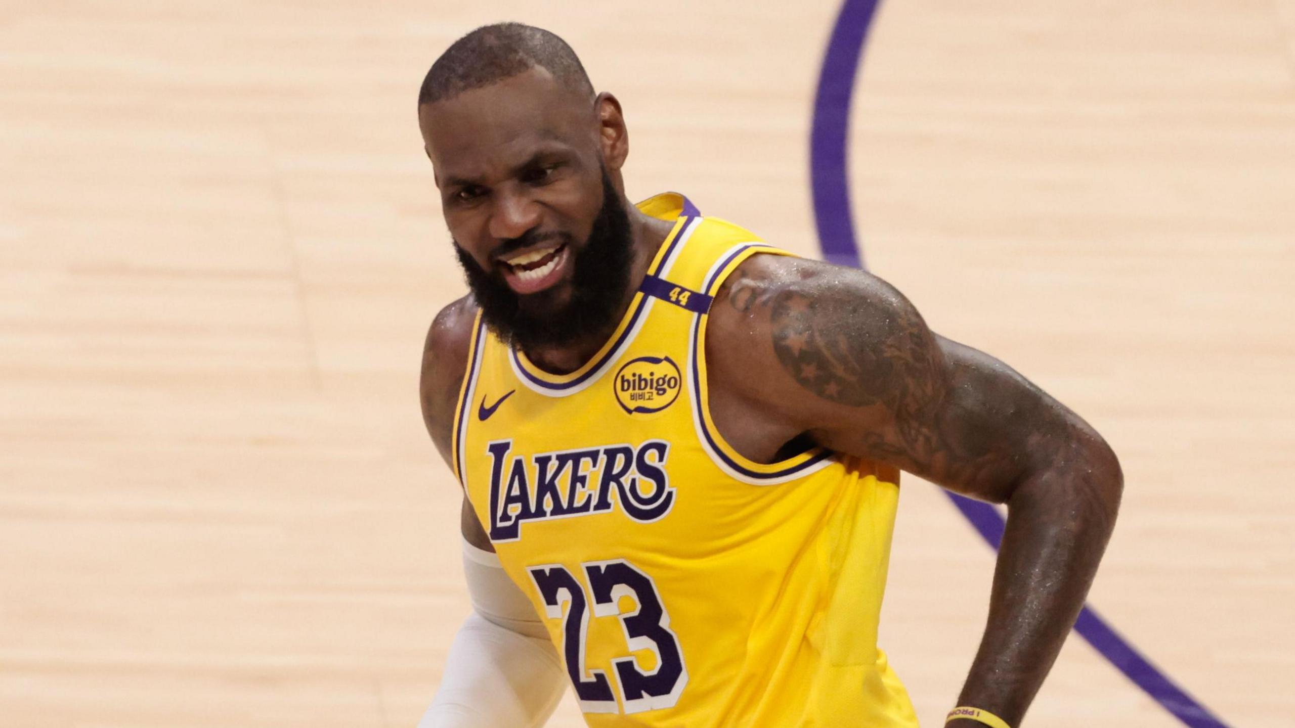 2560x1440 Lebron James: NBA legend extends Los Angeles Lakers stay for record 23rd season