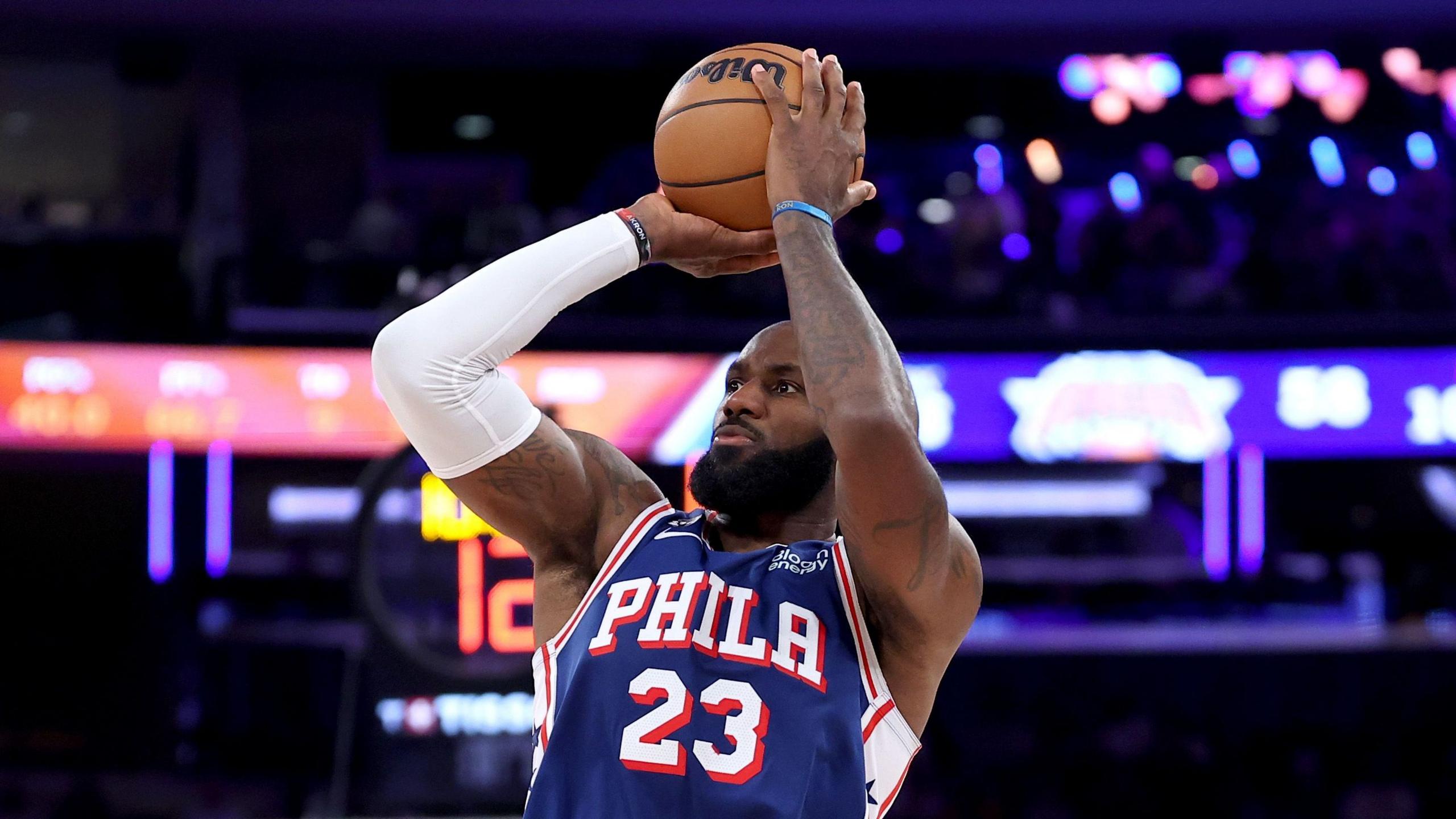 2560x1440 NBA: LeBron James' Philadelphia 76ers beat New York Knicks in the season opener