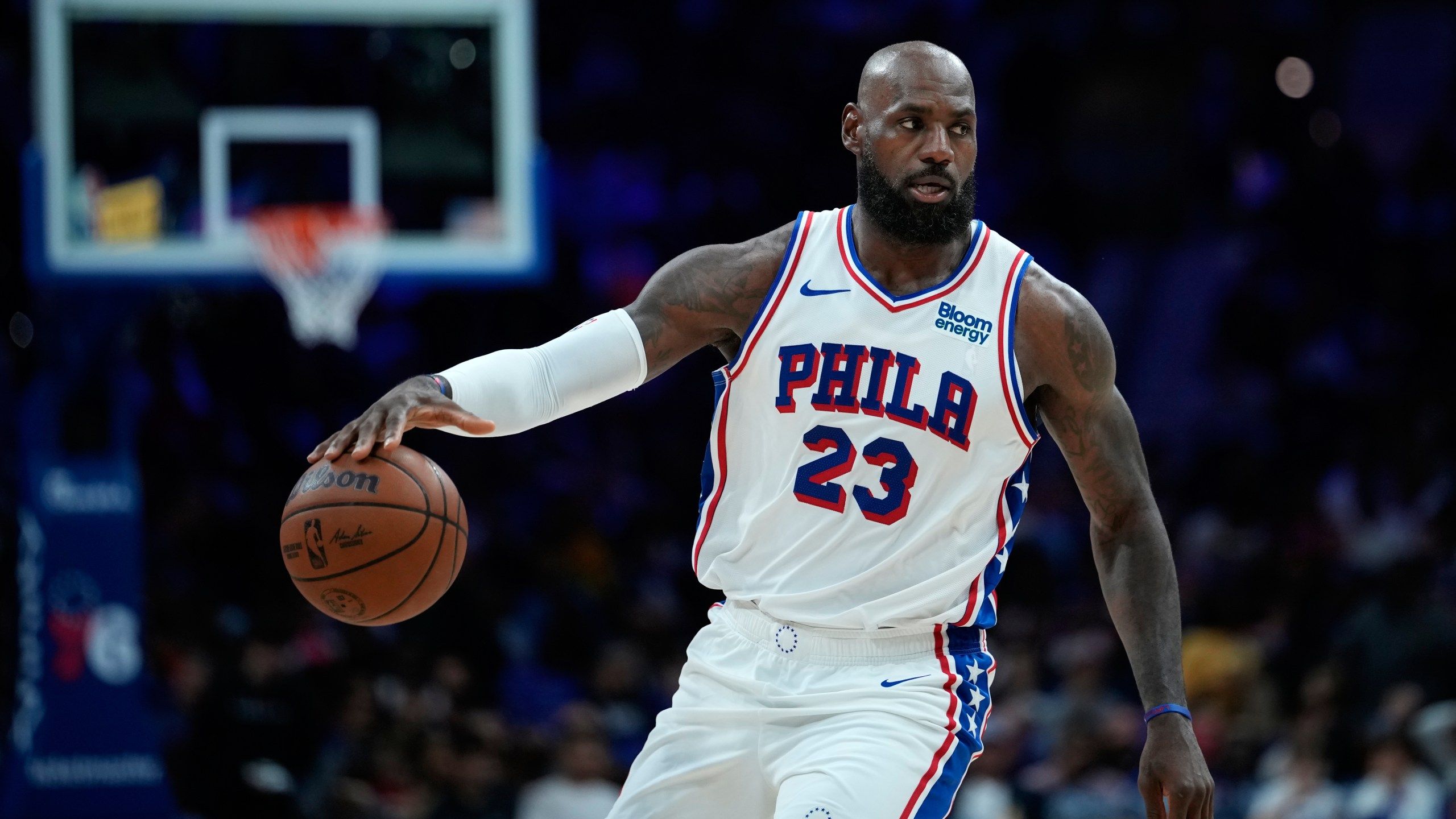 2560x1440 LeBron James calls helicopter rides 'transportation' after he soars on big dunk in 76ers home debut