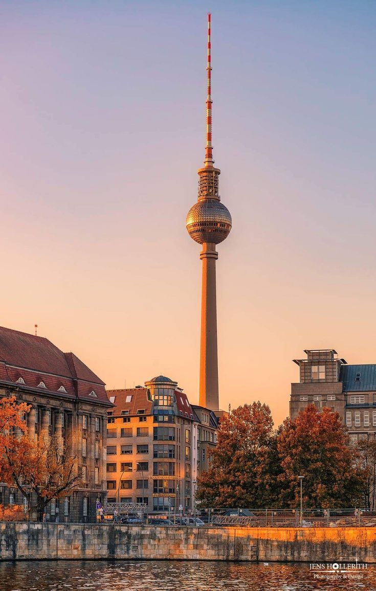 735x1156 Berlin, Germany: A Stunning Sunset View of the Television Tower. Berlin kurztrip, Deutschland hauptstadt, Städtetrip deutschland