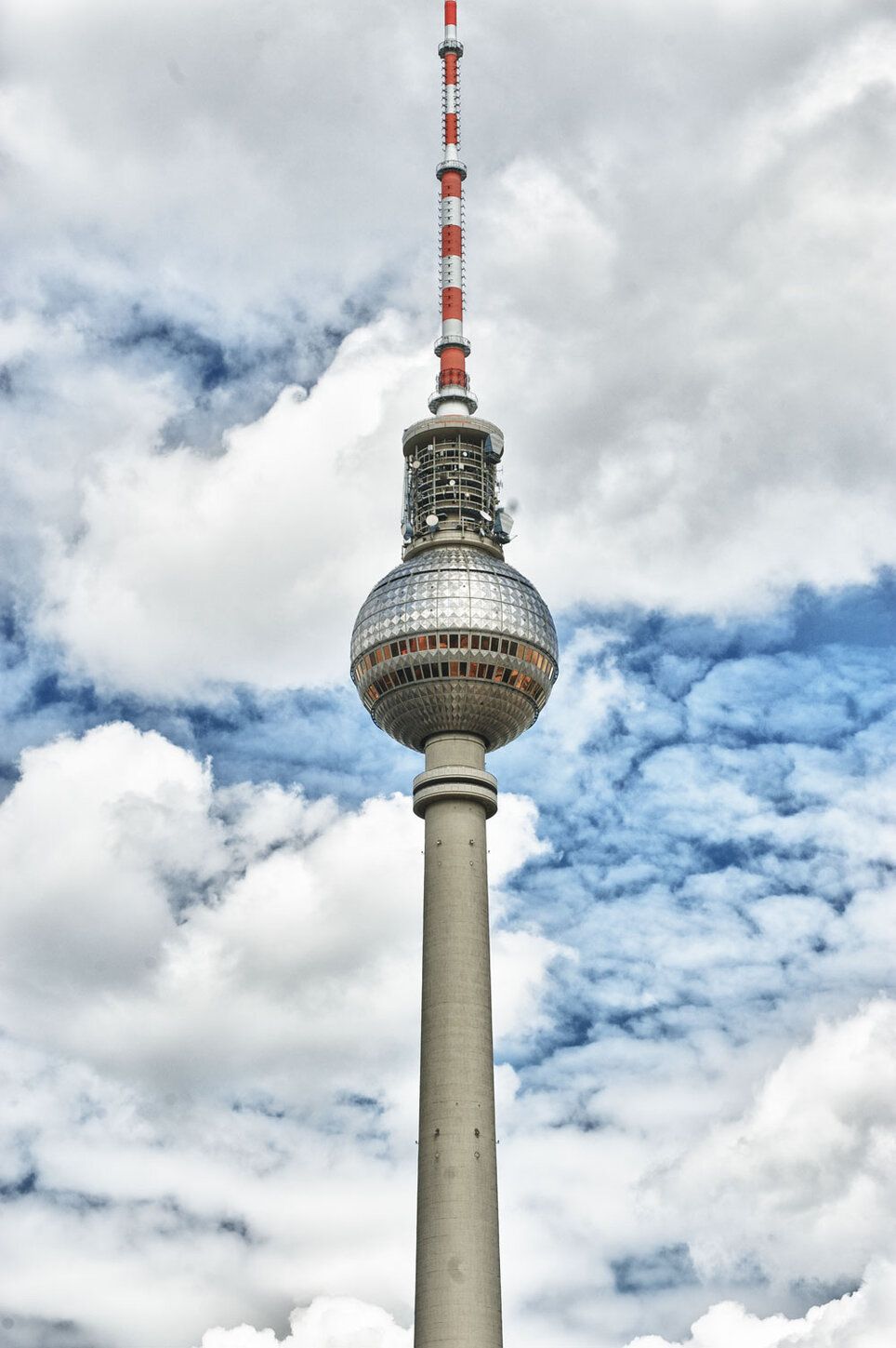 964x1449 Berliner Fernsehturm (Nr. 8715) • Berliner Fernsehturm • Berlin • Bildgalerie • Berlintapete • Individuelle Produktion von Fototapeten on Demand & more