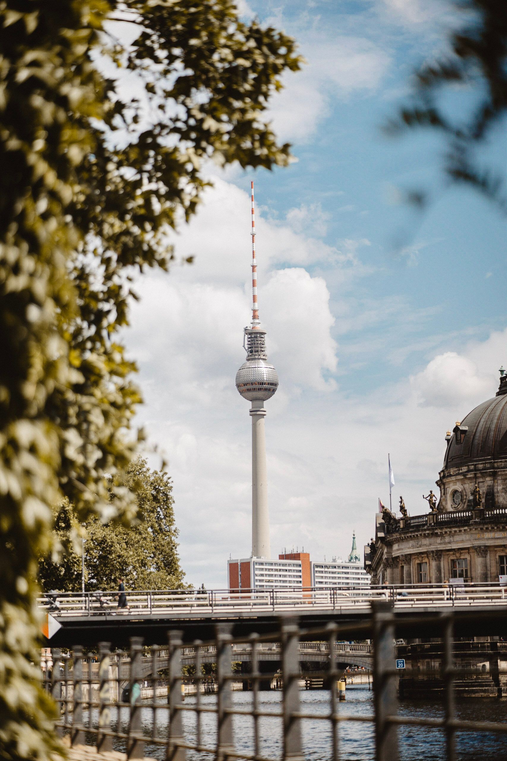 1707x2560 Fernsehturm Berlin over City · Free