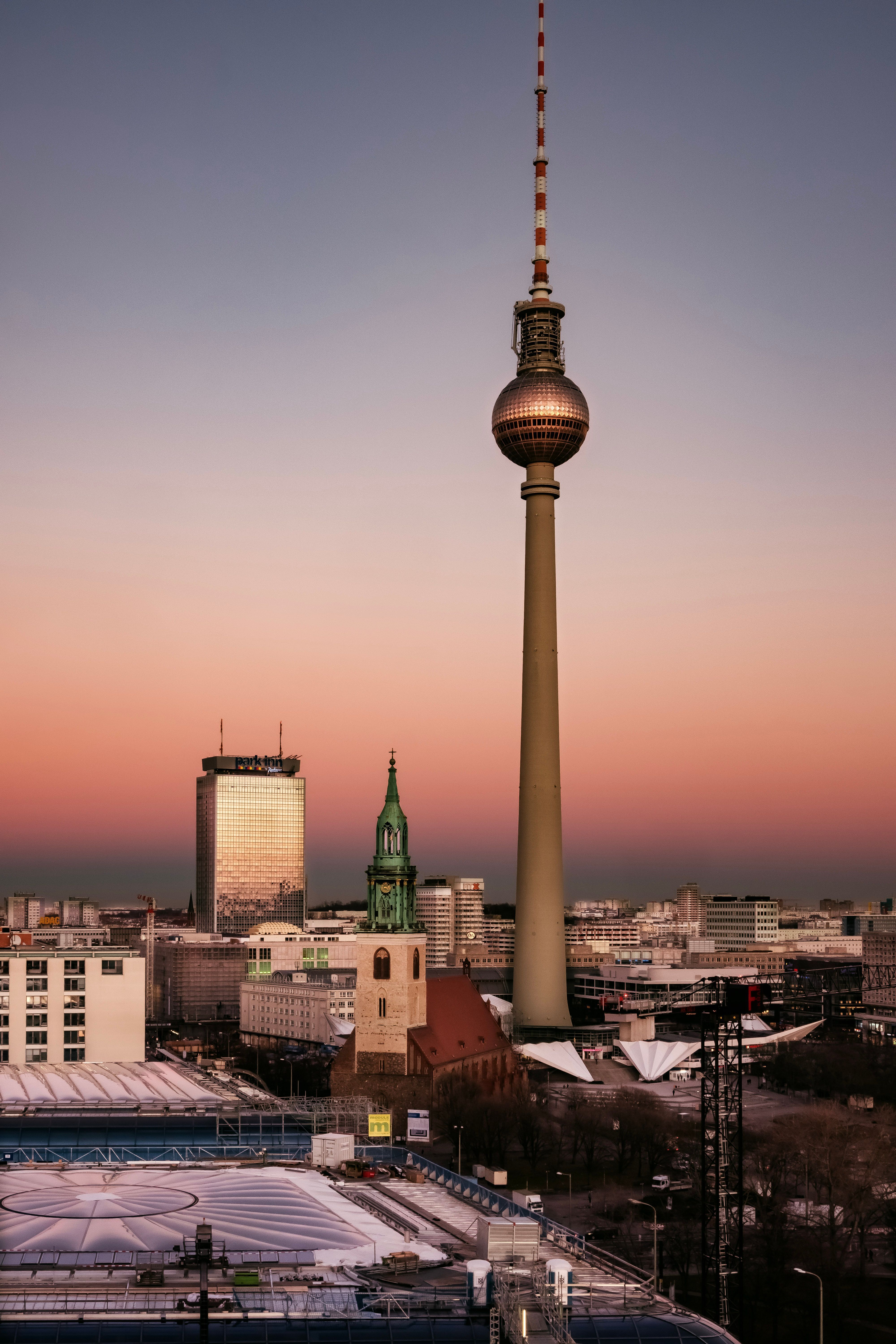 4000x6000 View of a Silhouetted Berlin Skyline with the Berliner Fernsehturm in the Center · Free