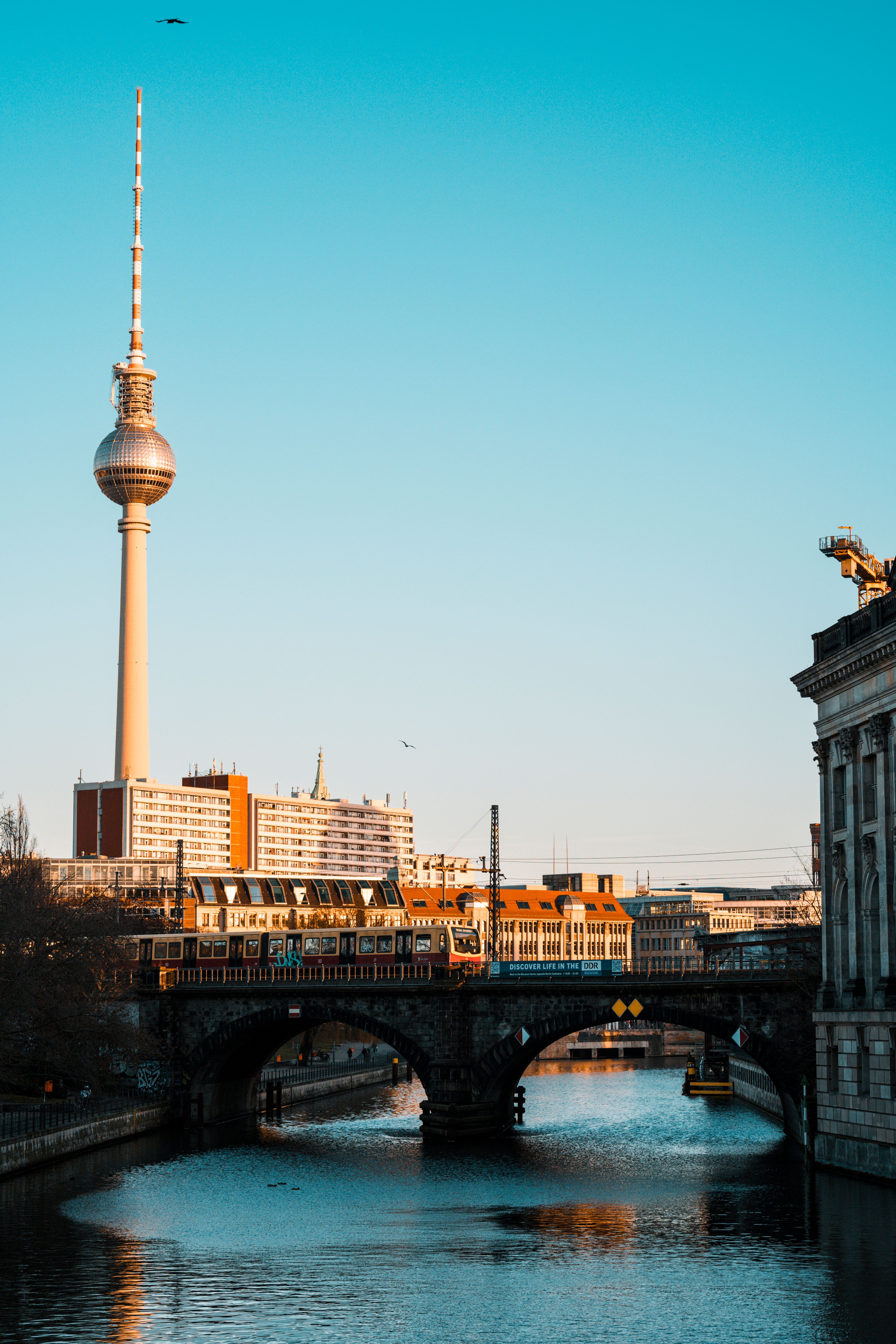 3983x5974 River and Broadcast Tower in Berlin · Free
