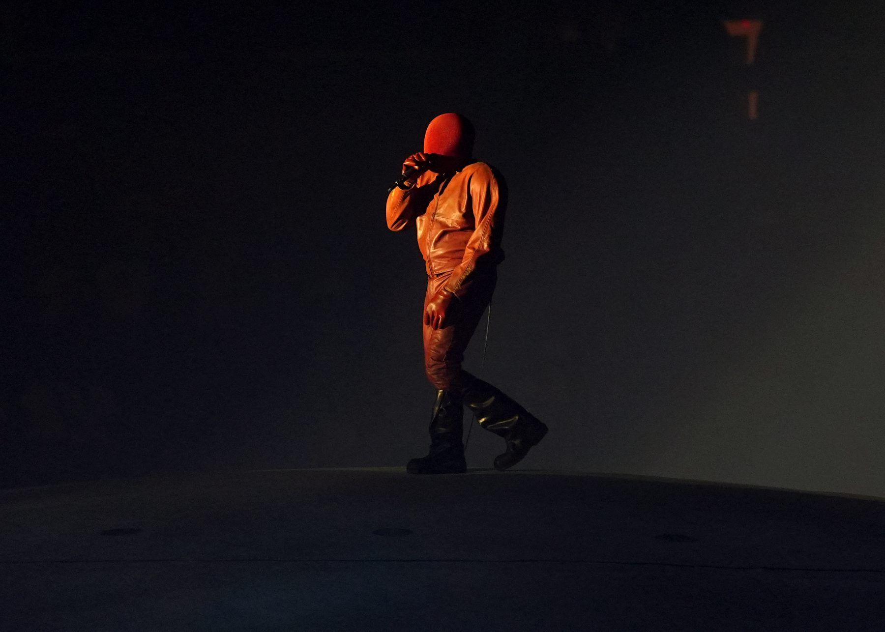 1800x1286 Kanye West Performs at Chris Brown & Usher's Show in Los Angeles