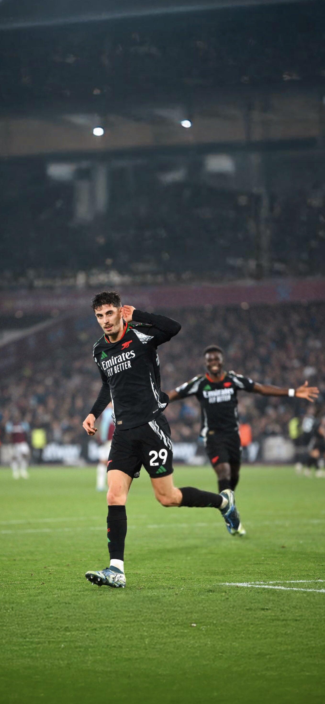 1358x2940 Arsenal F.C. Soccer Moments: Epic Phone Wallpaper