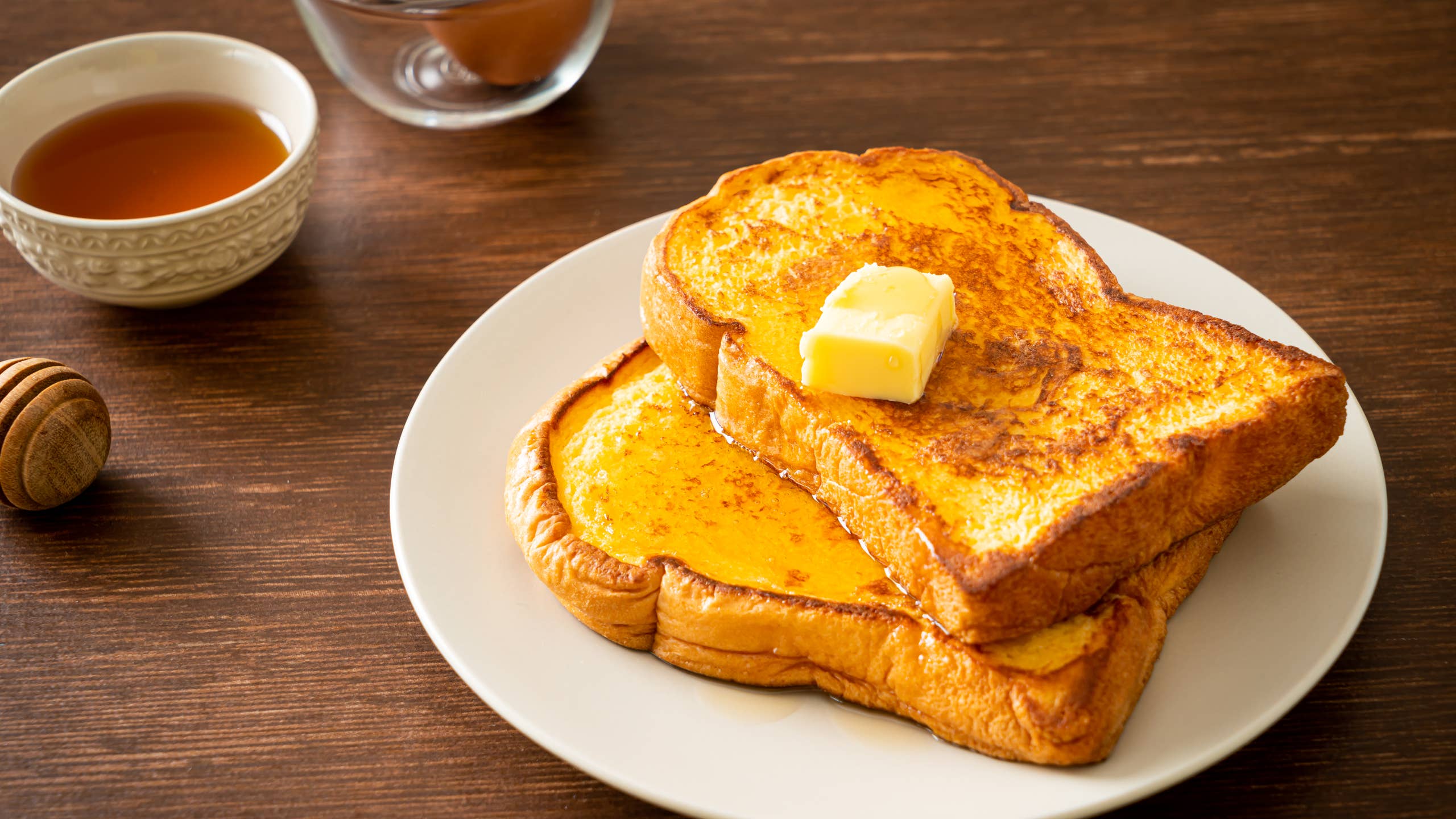 2560x1440 How to Make French Toast: Easy Recipe & Video