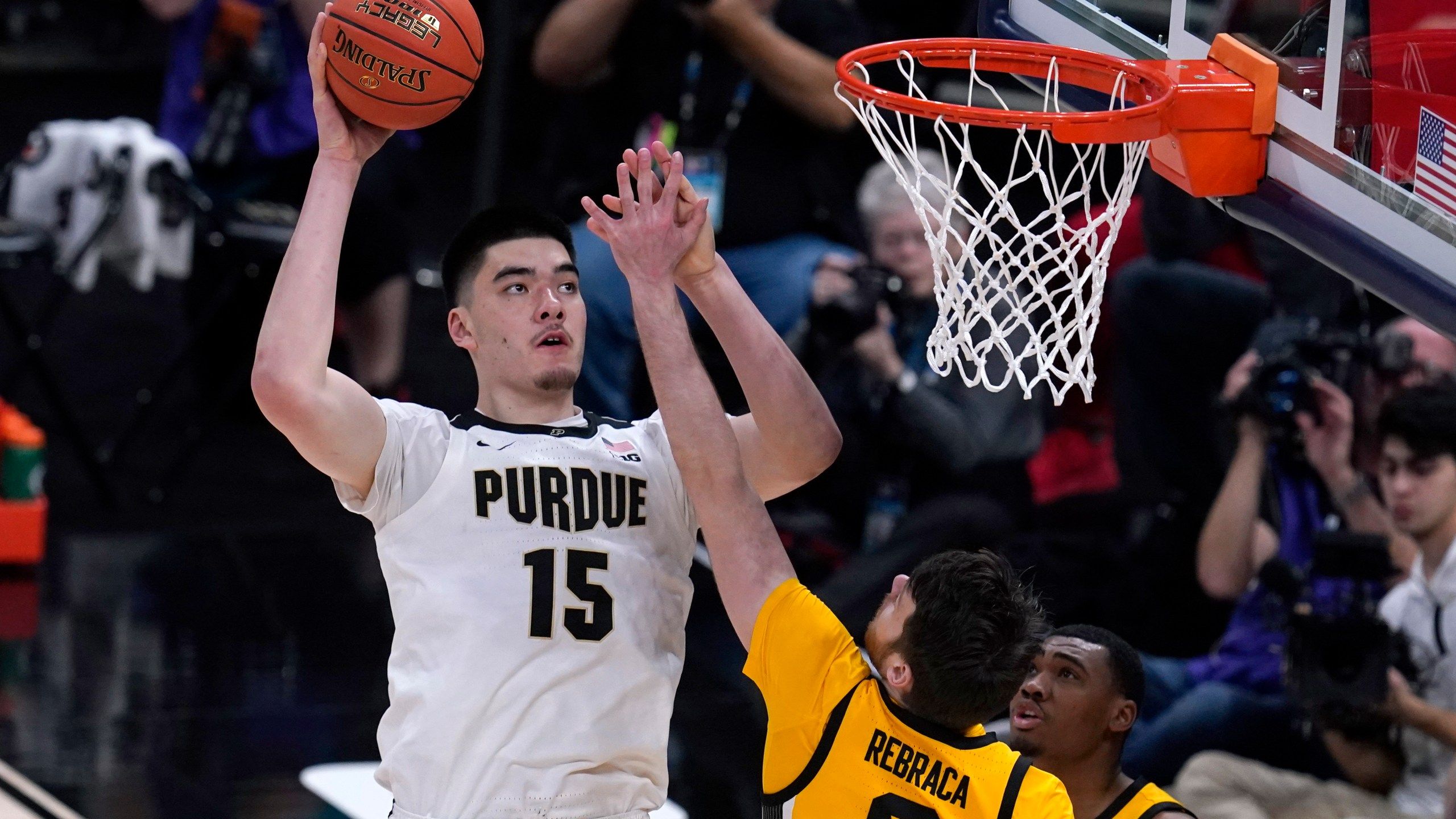 2560x1440 Purdue's Edey moves from role player to center of attention