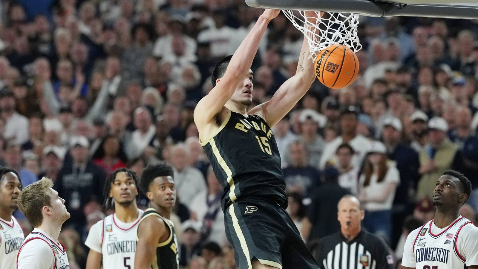 1600x900 Zach Edey Looms as Dark Horse Rookie of the Year Candidate