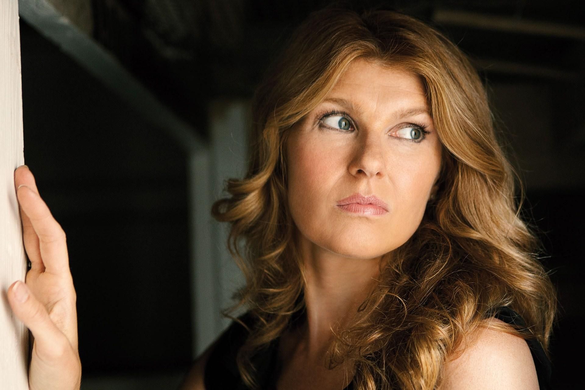 1920x1280 Connie Britton Wallpaper