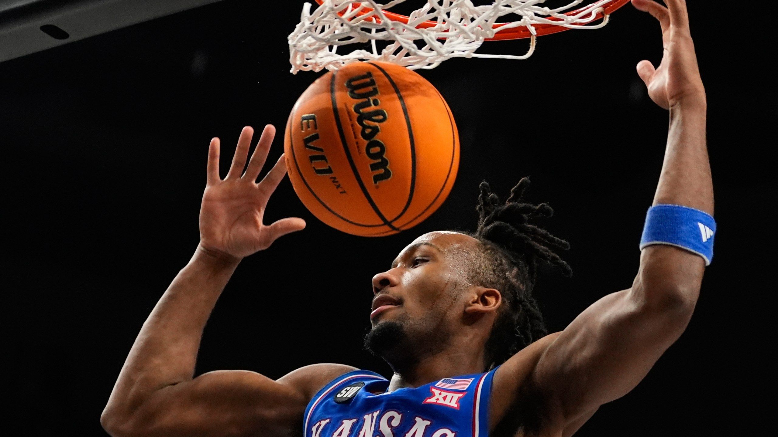 2560x1440 Star freshmen Darryn Peterson at Kansas, Cameron Boozer at Duke declare for NBA draft
