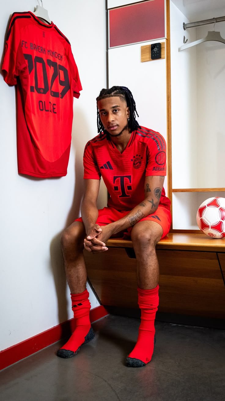736x1308 Michael Olise