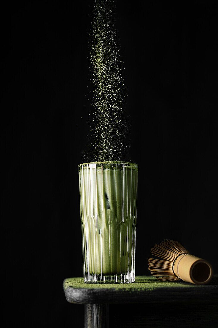 733x1100 Matcha latte on black background