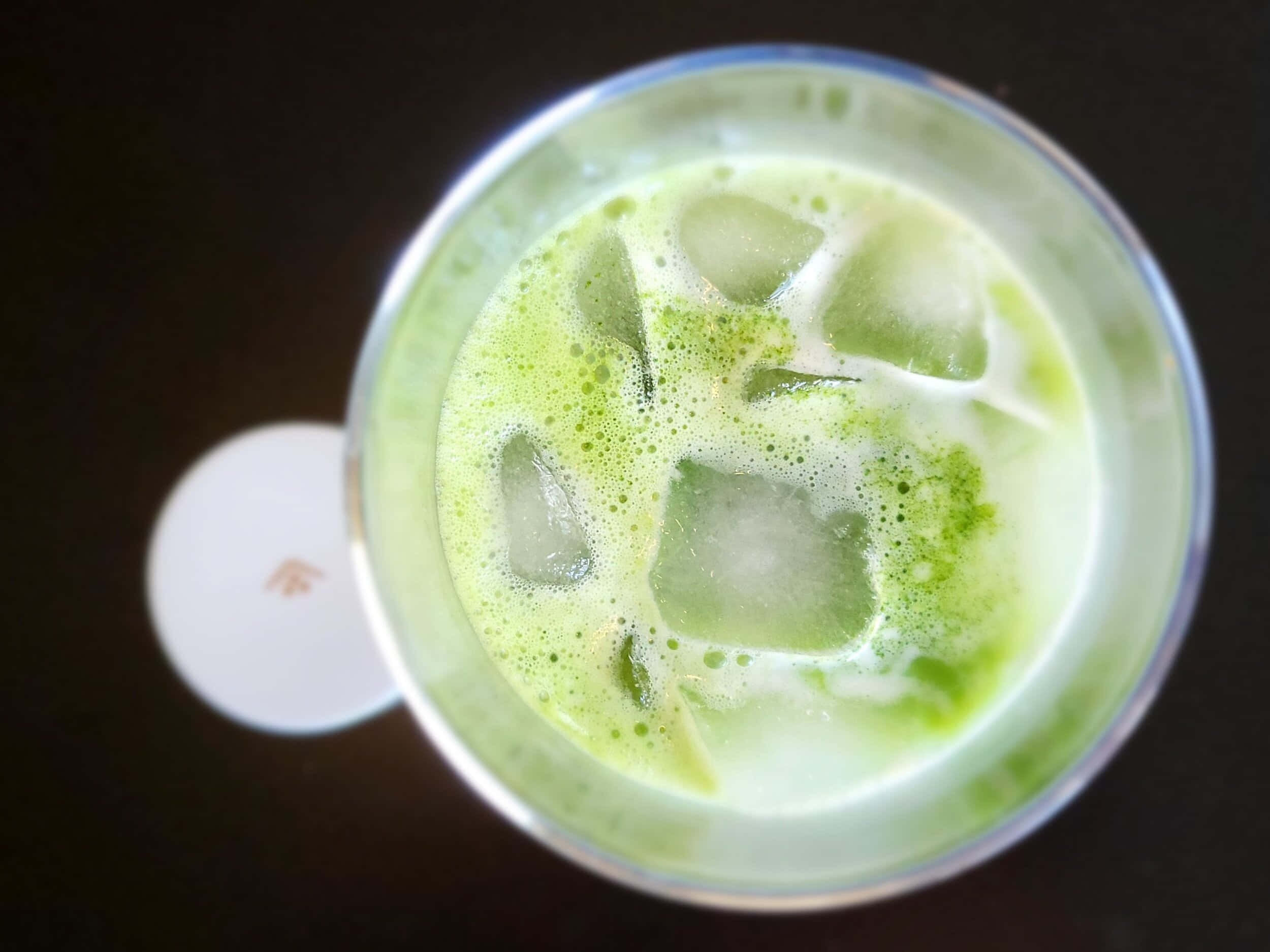 2500x1875 Download Iced Matcha Latte Top View Wallpaper
