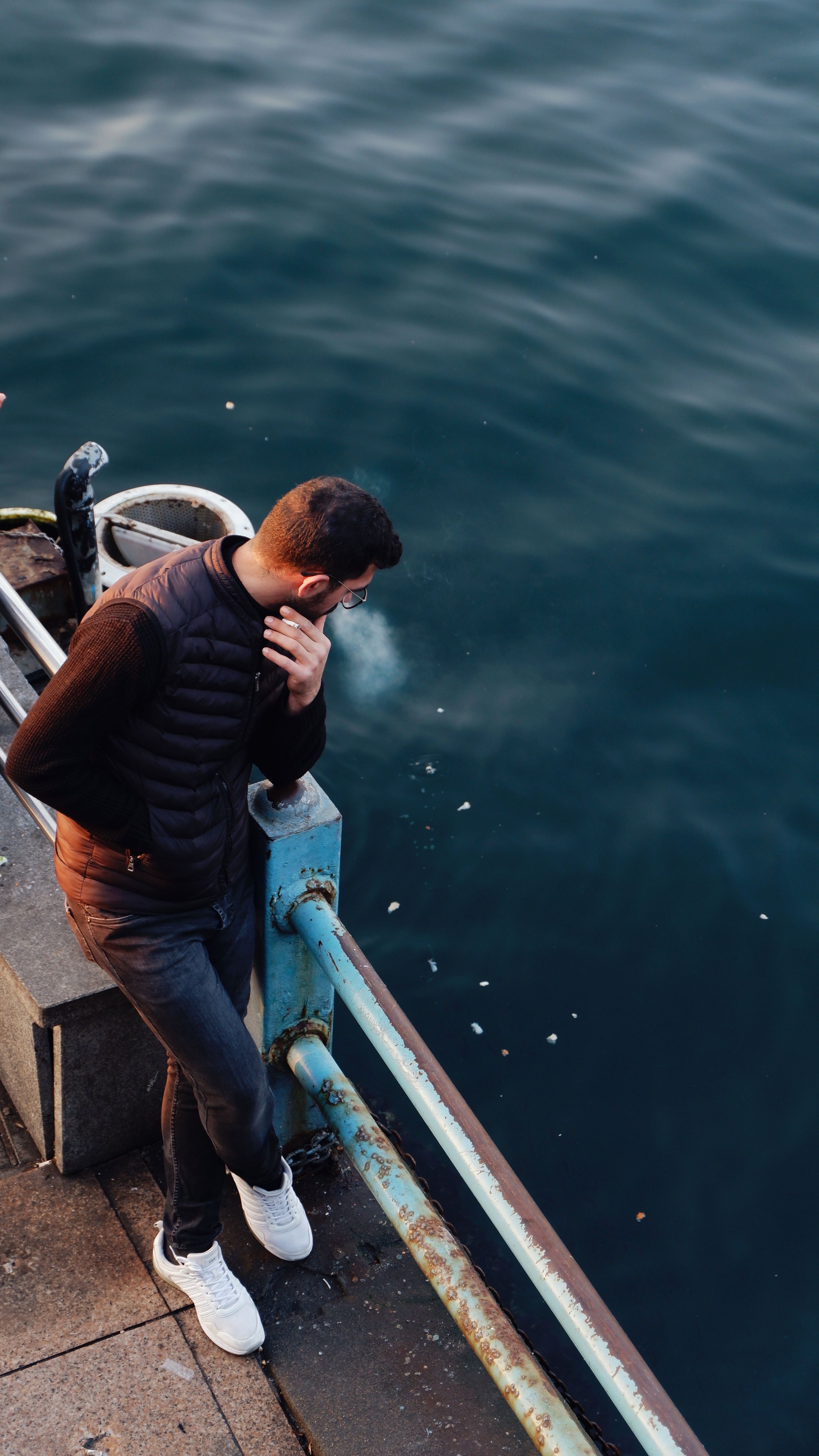 3308x5880 Alone Man Photo, Download The BEST Free Alone Man & HD Image